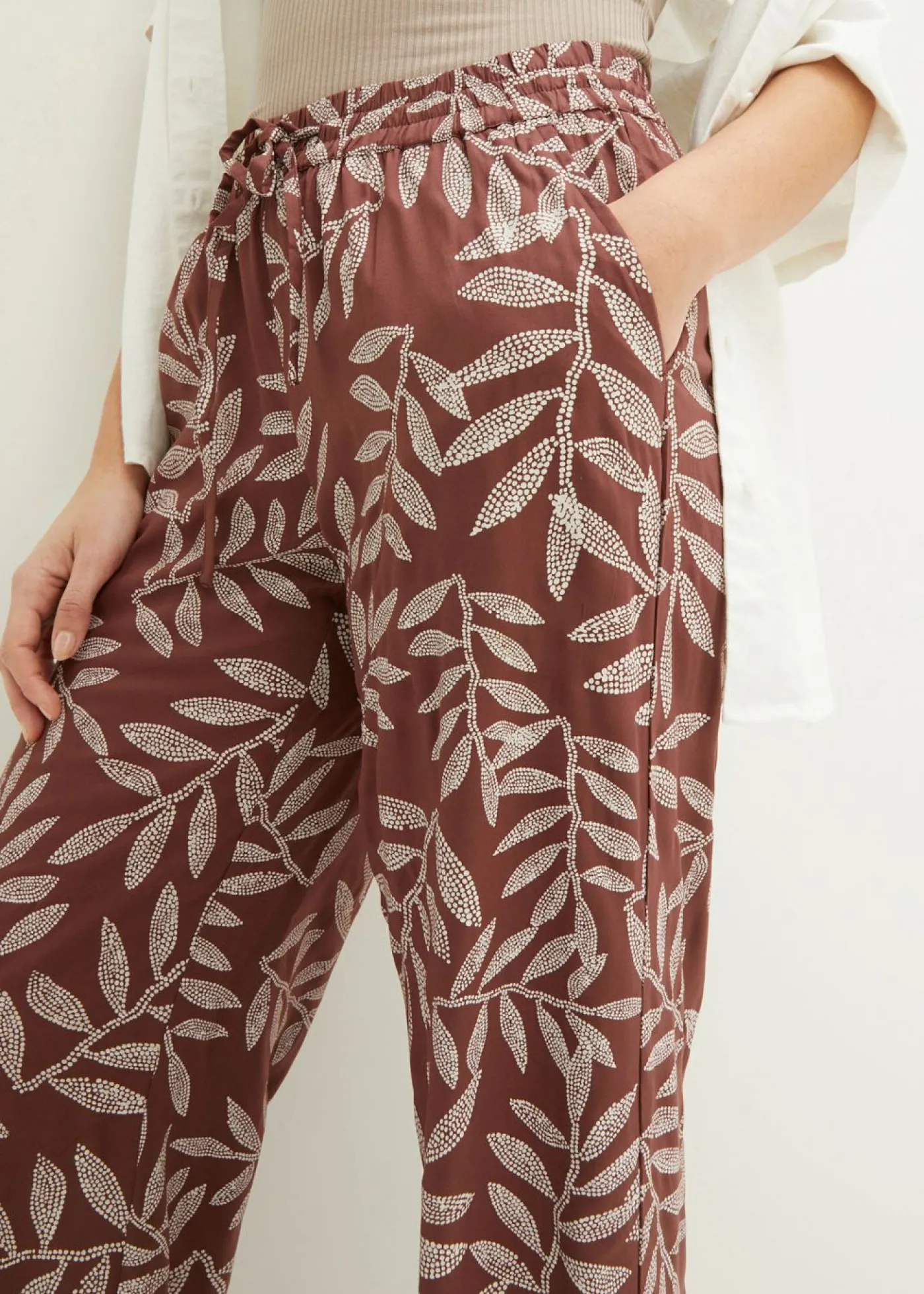 bonprix bonprix Pantalón tipo palazzo de viscosa sostenible con estampado Marrón tierra-blanco estampado Discount