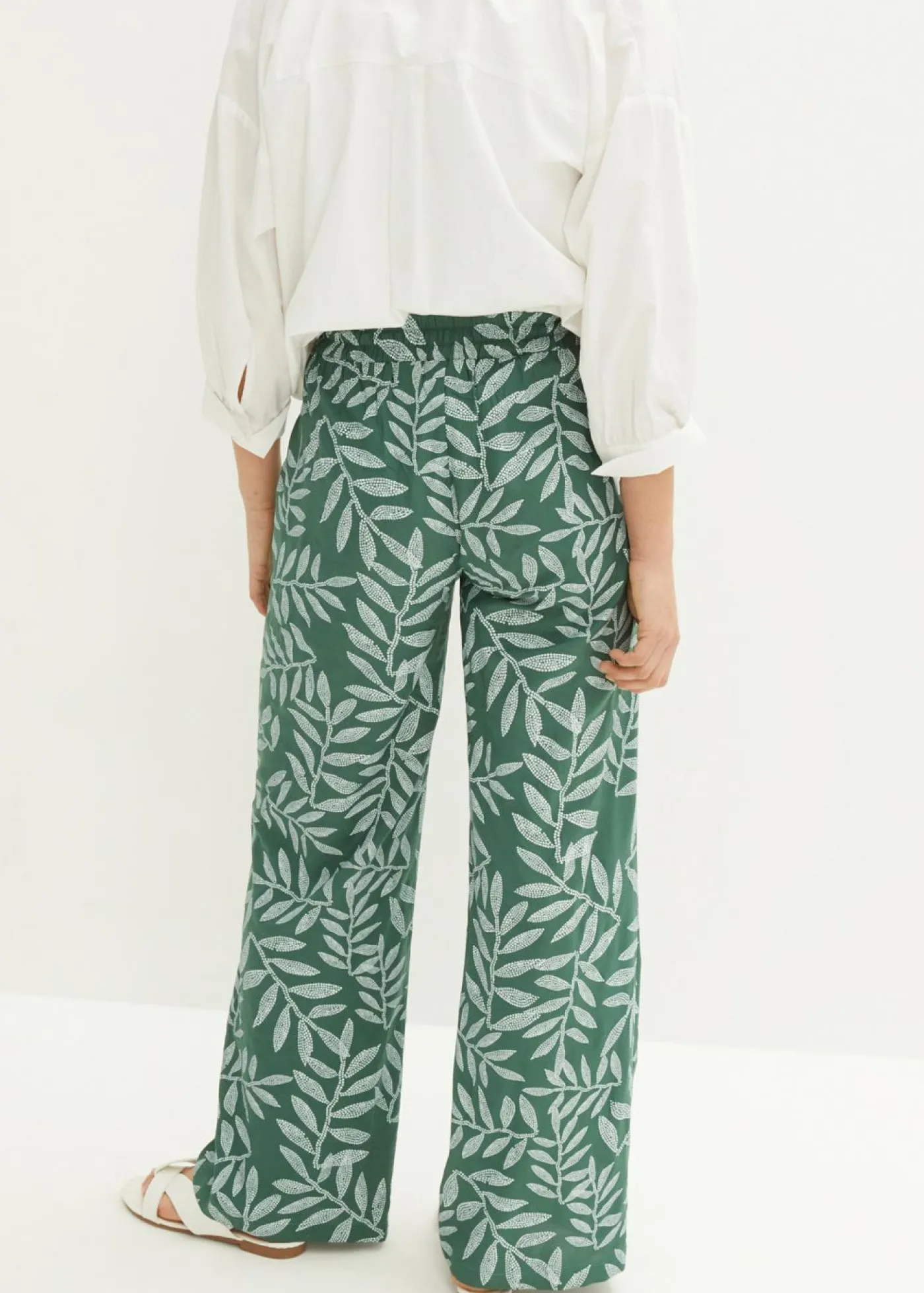 bonprix bonprix Pantalón tipo palazzo de viscosa sostenible con estampado Verde oscuro-blanco estampado New