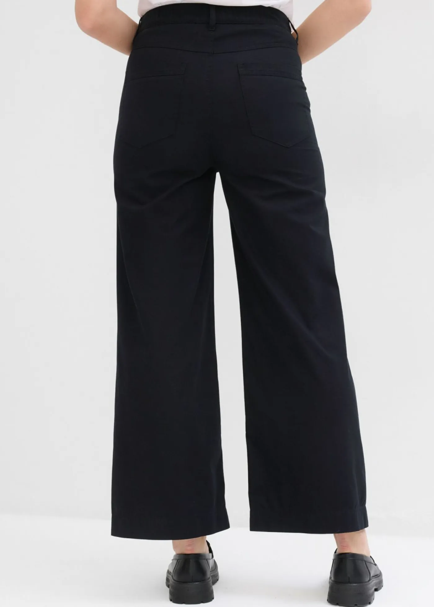bonprix bonprix Pantalón tobillero de algodón puro Negro Sale