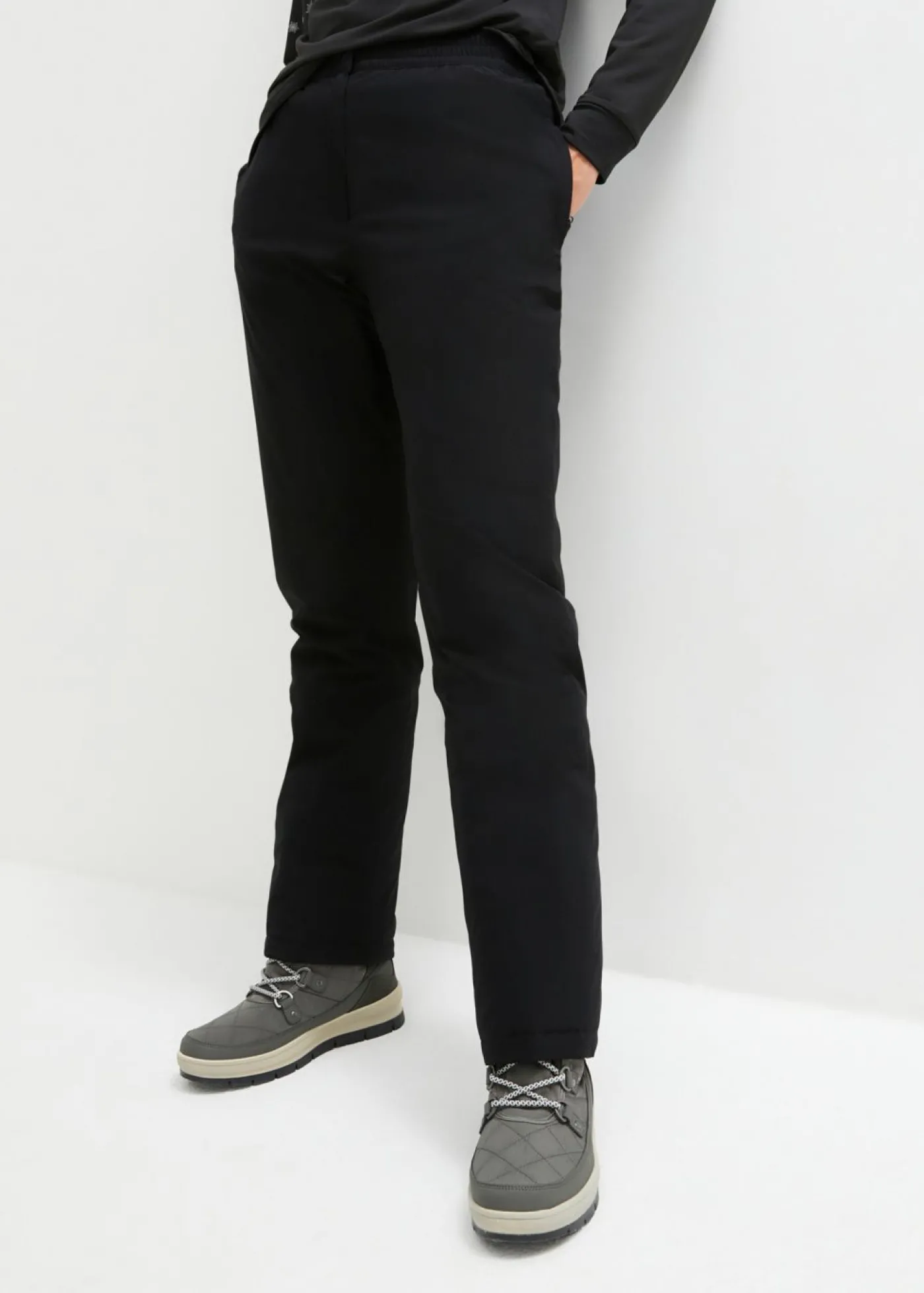 bonprix bonprix Pantalón térmico con forro polar, cintura cómoda, material impermeable y corte recto Negro Best