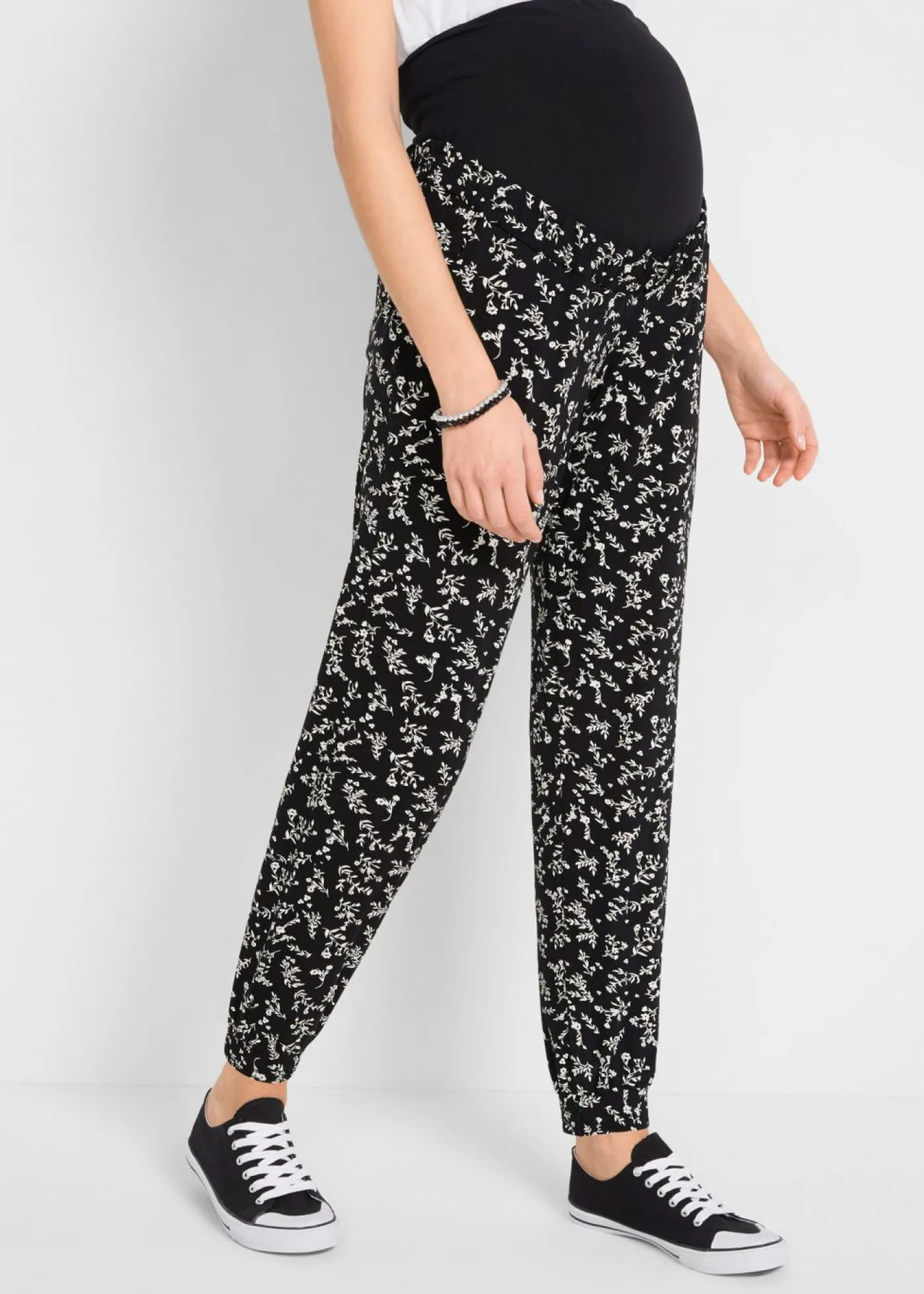 bonprix bonprix Pantalones premamá con estampado divertido, mezcla de viscosa, loose fit Negro de flores Sale