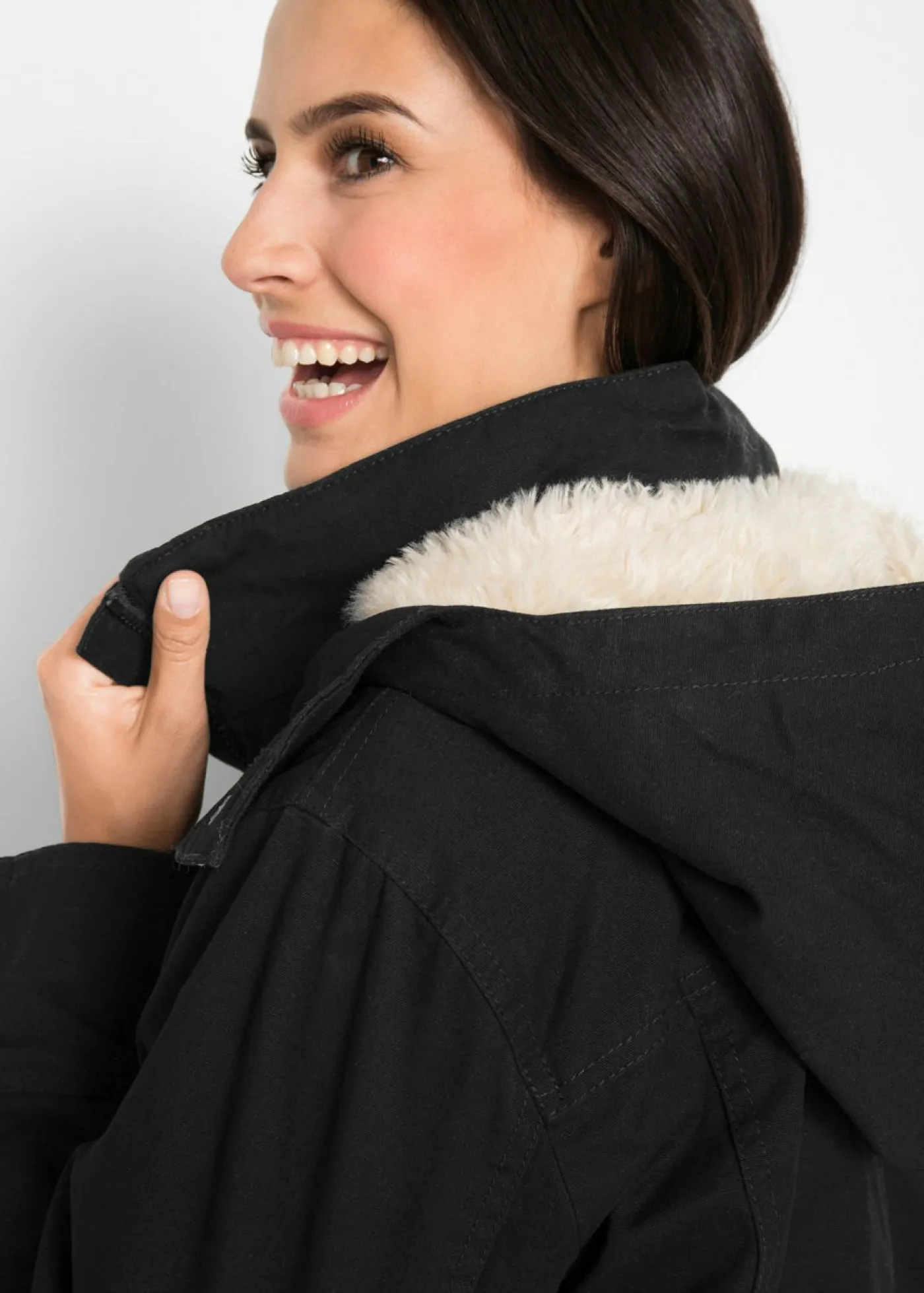 bonprix bonprix Parka con capucha forrada de tejido polar Negro Sale