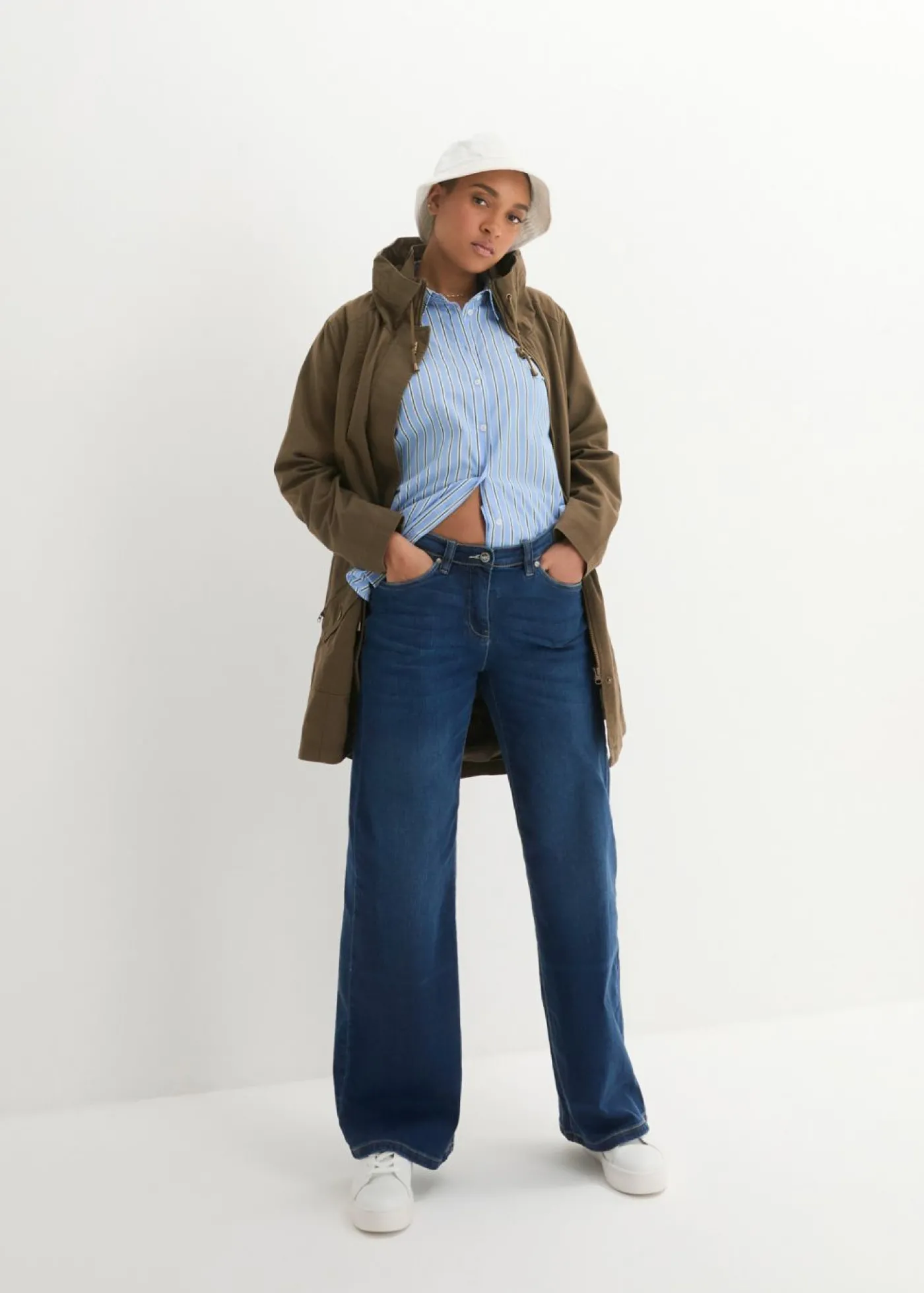 bonprix bonprix Parka corta de algodón con cuello alto, entallada Caqui Outlet