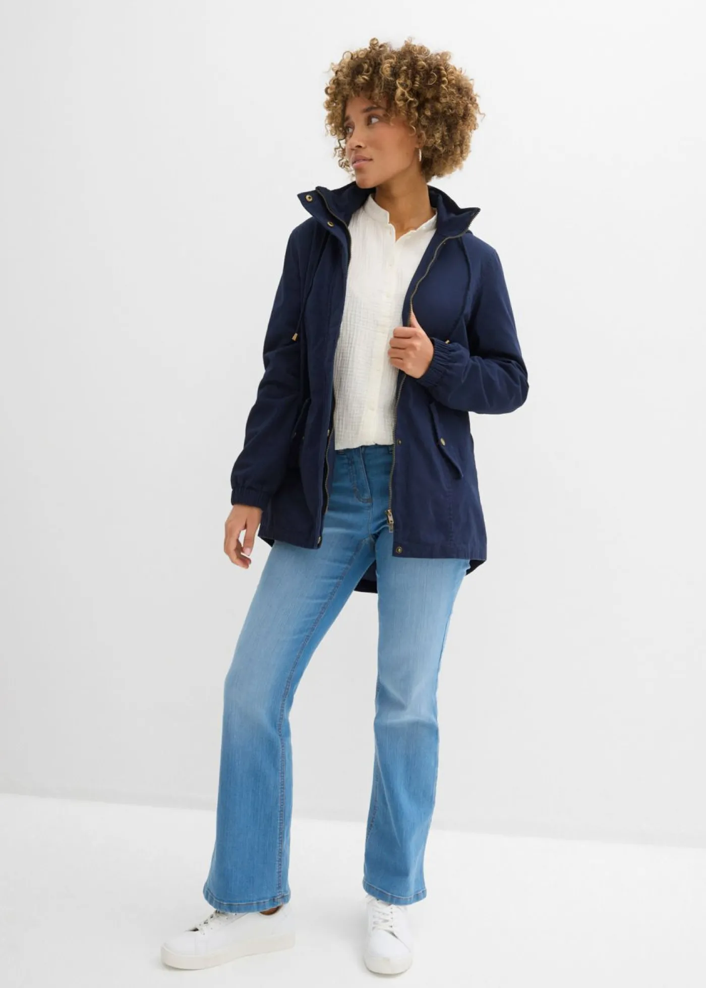 bonprix bonprix Parka de entretiempo de algodón con capucha estampada Azul marino New