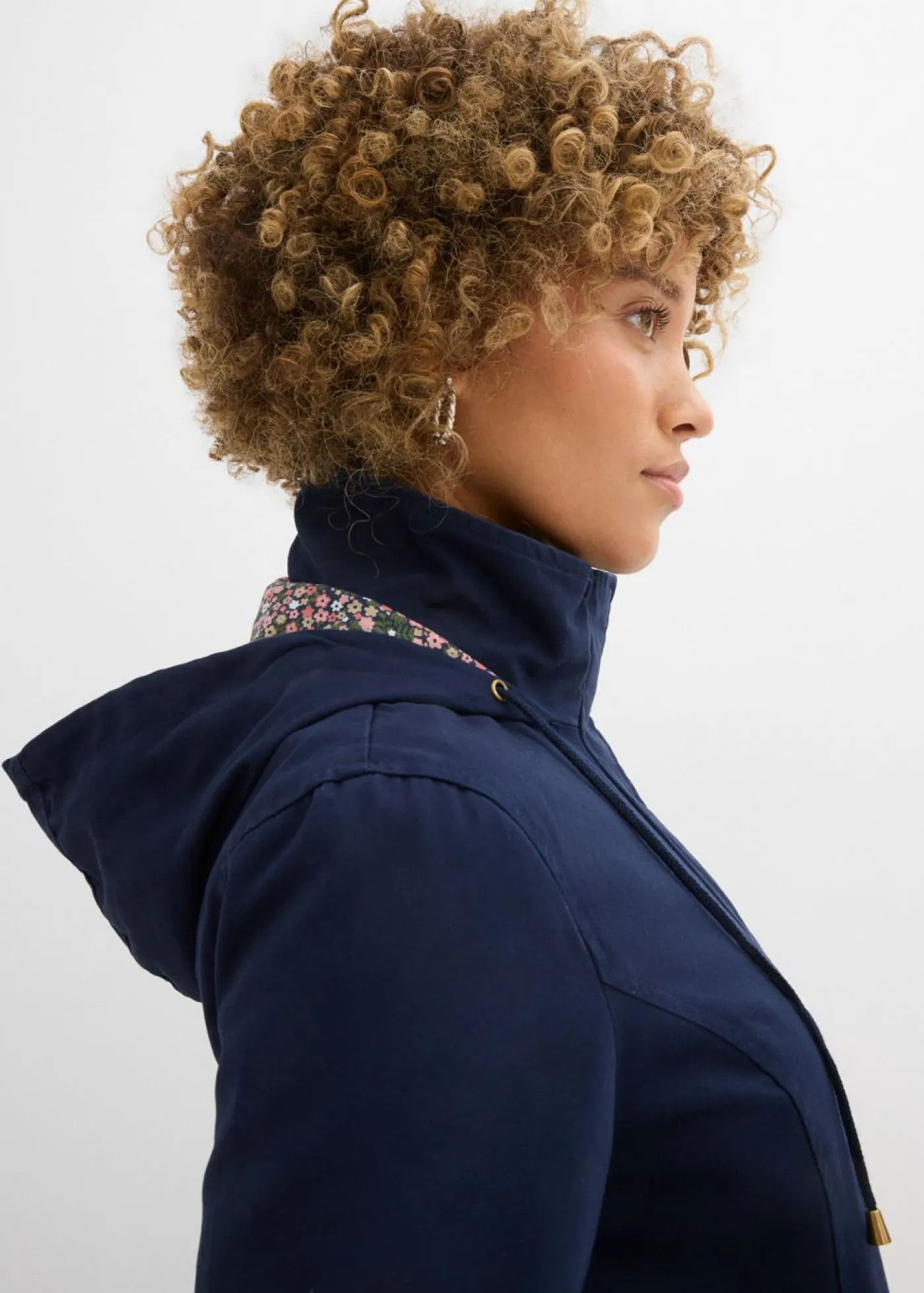bonprix bonprix Parka de entretiempo de algodón con capucha estampada Azul marino New