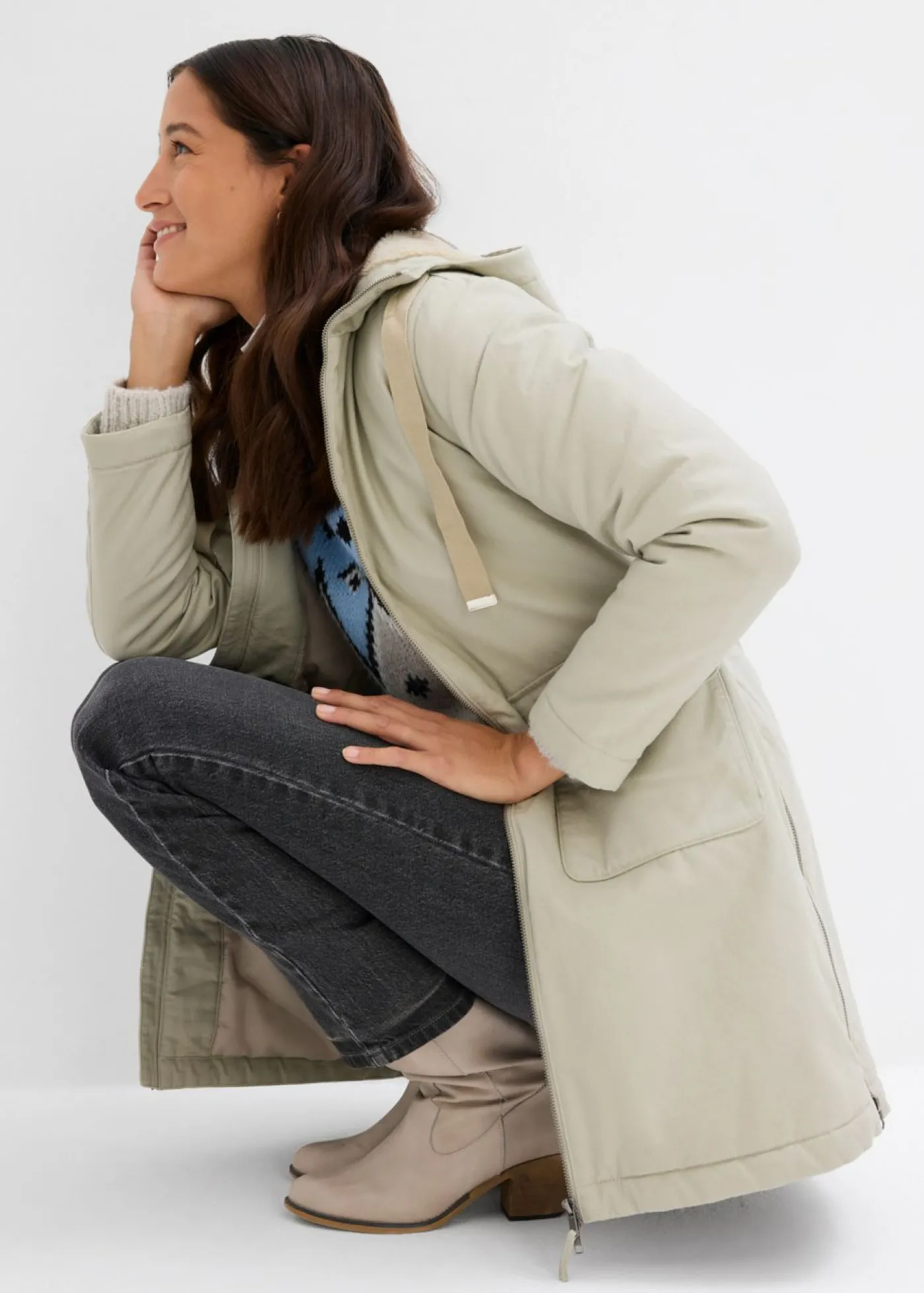 bonprix bonprix Parka de invierno ancha, con capucha y forro polar Verde aceite Hot