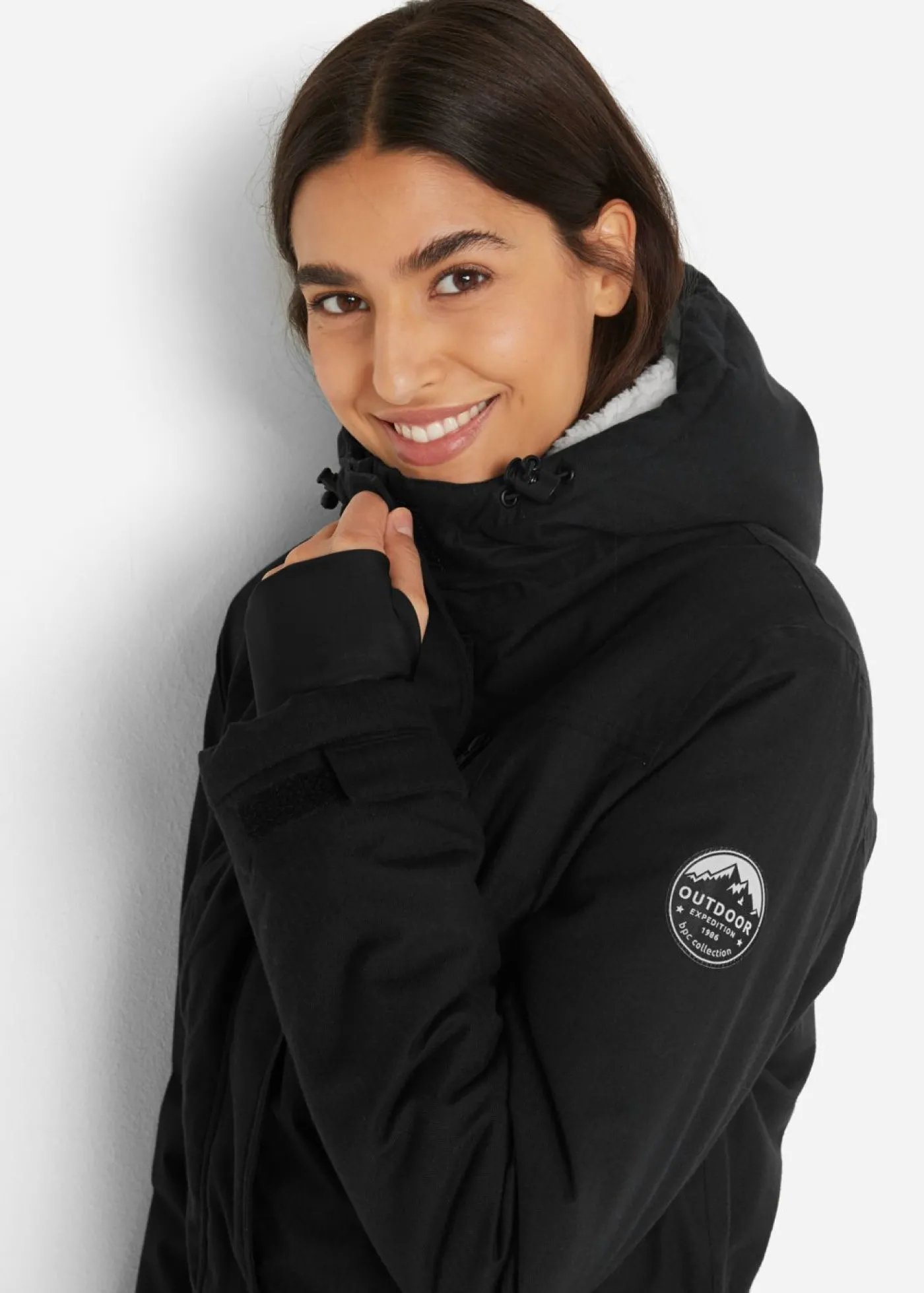 bonprix bonprix Parka funcional impermeable con forro de peluche en la capucha Negro Sale
