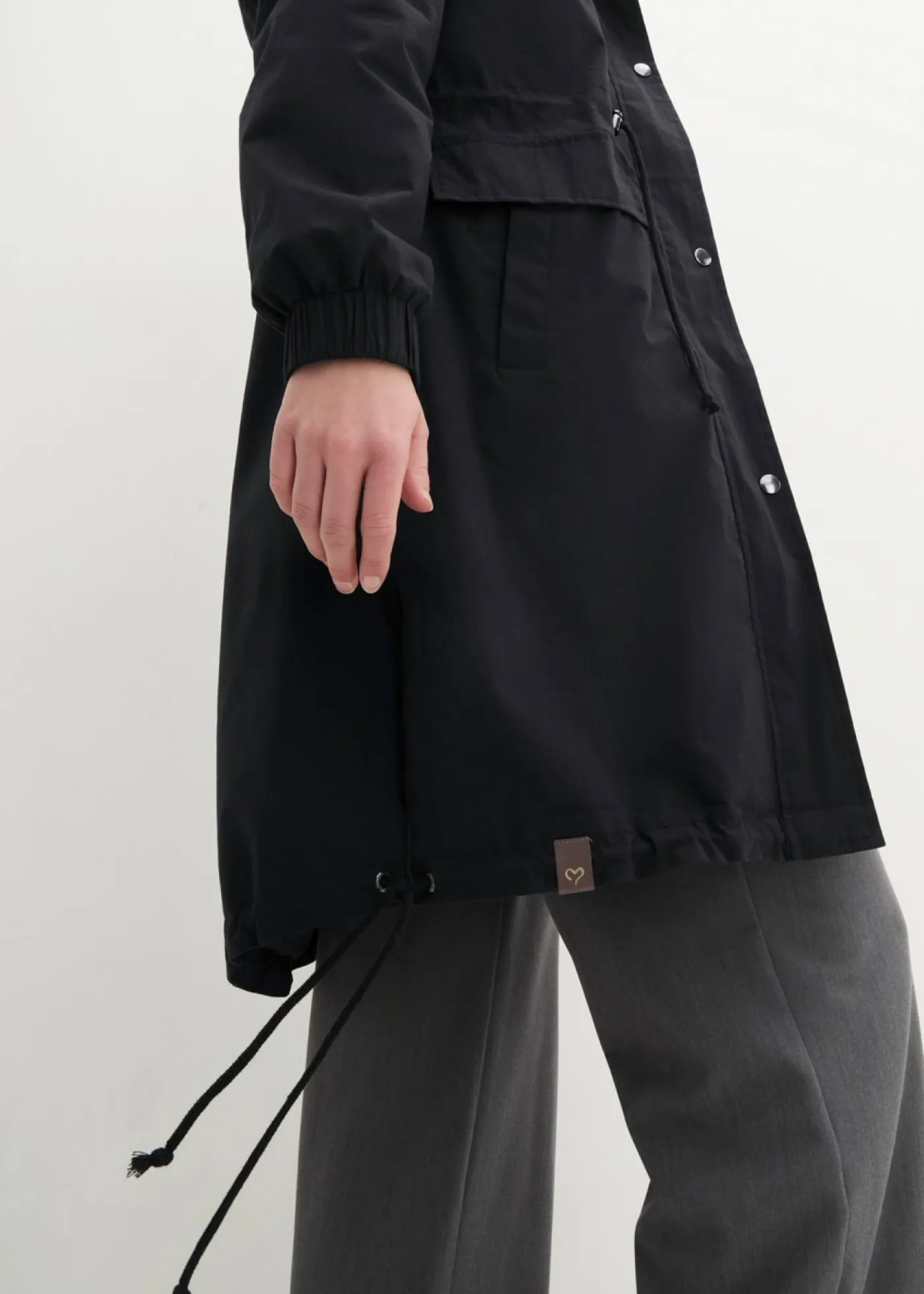 bonprix bonprix Parka tipo gabardina con bolsillos grandes Negro