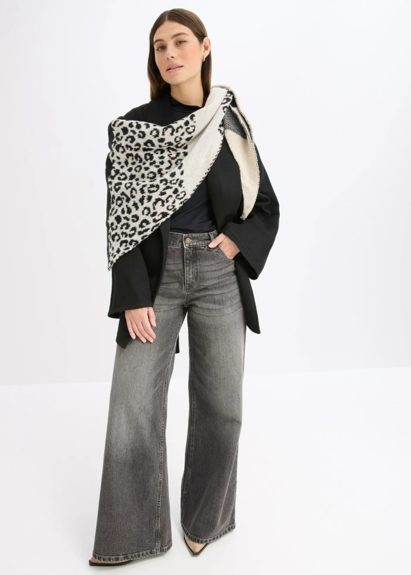 bonprix bonprix Pañuelo triangular estampado leo marrón-negro Outlet