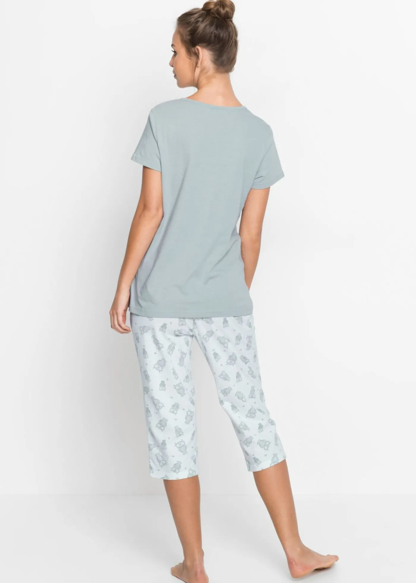 bonprix bonprix Pijama capri con mangas cortas Gris plateado-blanco Hot