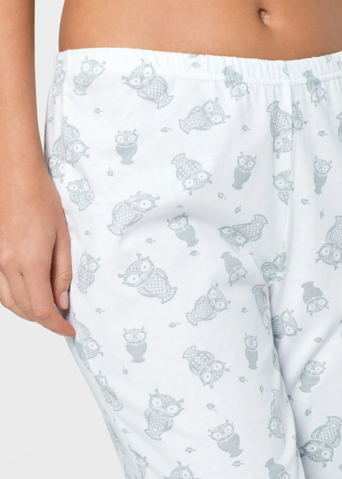 bonprix bonprix Pijama capri con mangas cortas Gris plateado-blanco Hot