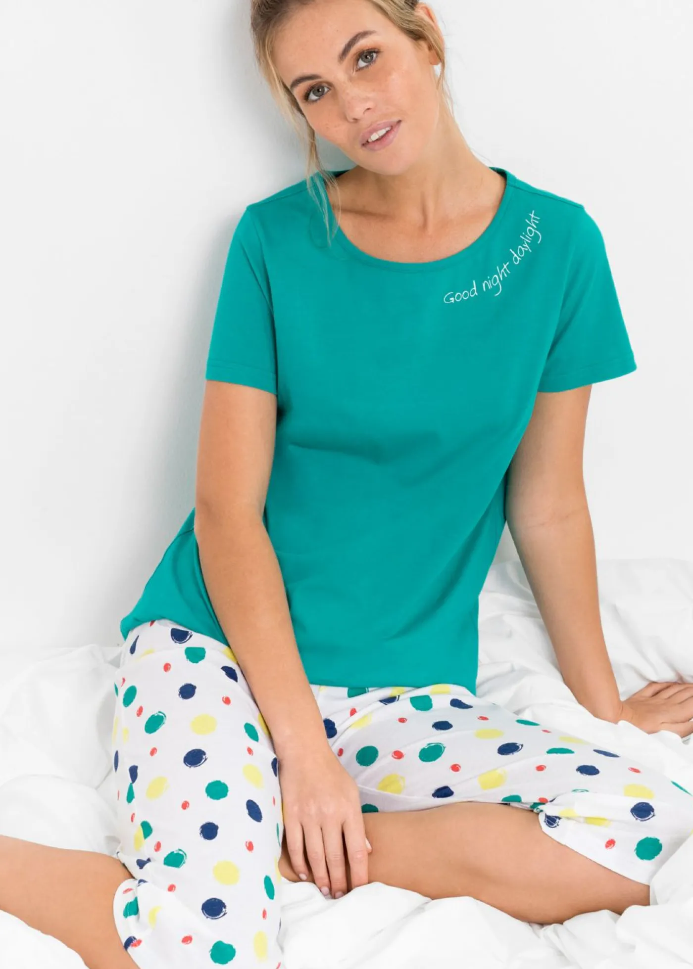 bonprix bonprix Pijama capri de algodón puro Esmeralda de lunares Online