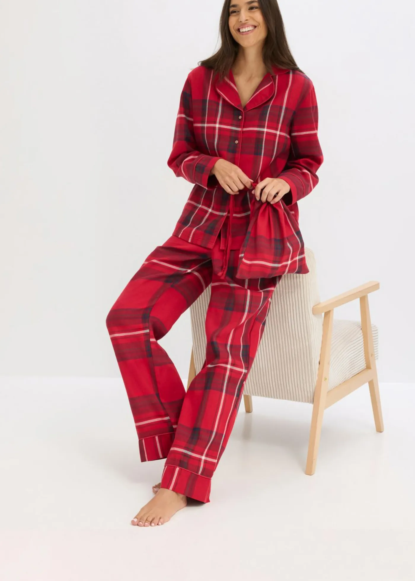 bonprix bonprix Pijama de franela de suave algodón con bolsa de regalo Rojo oscuro de cuadros Sale