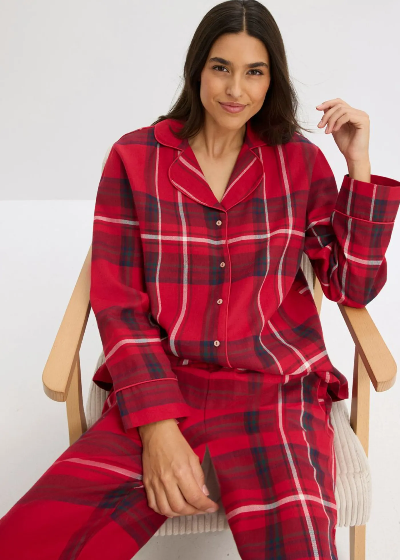 bonprix bonprix Pijama de franela de suave algodón con bolsa de regalo Rojo oscuro de cuadros Sale