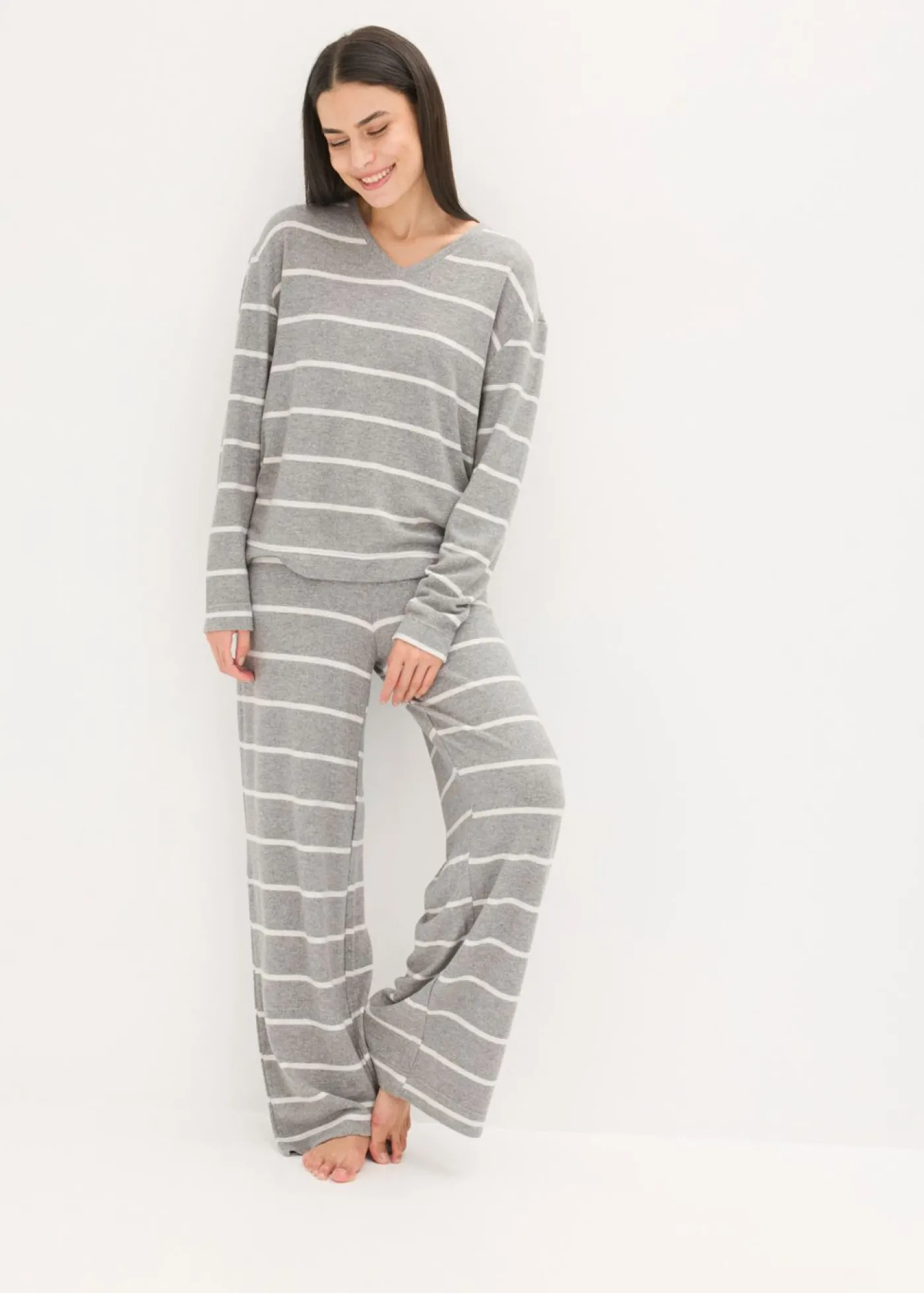 bonprix bonprix Pijama holgado de tejido suave gris jaspeado-natural jaspeado con rayas Discount