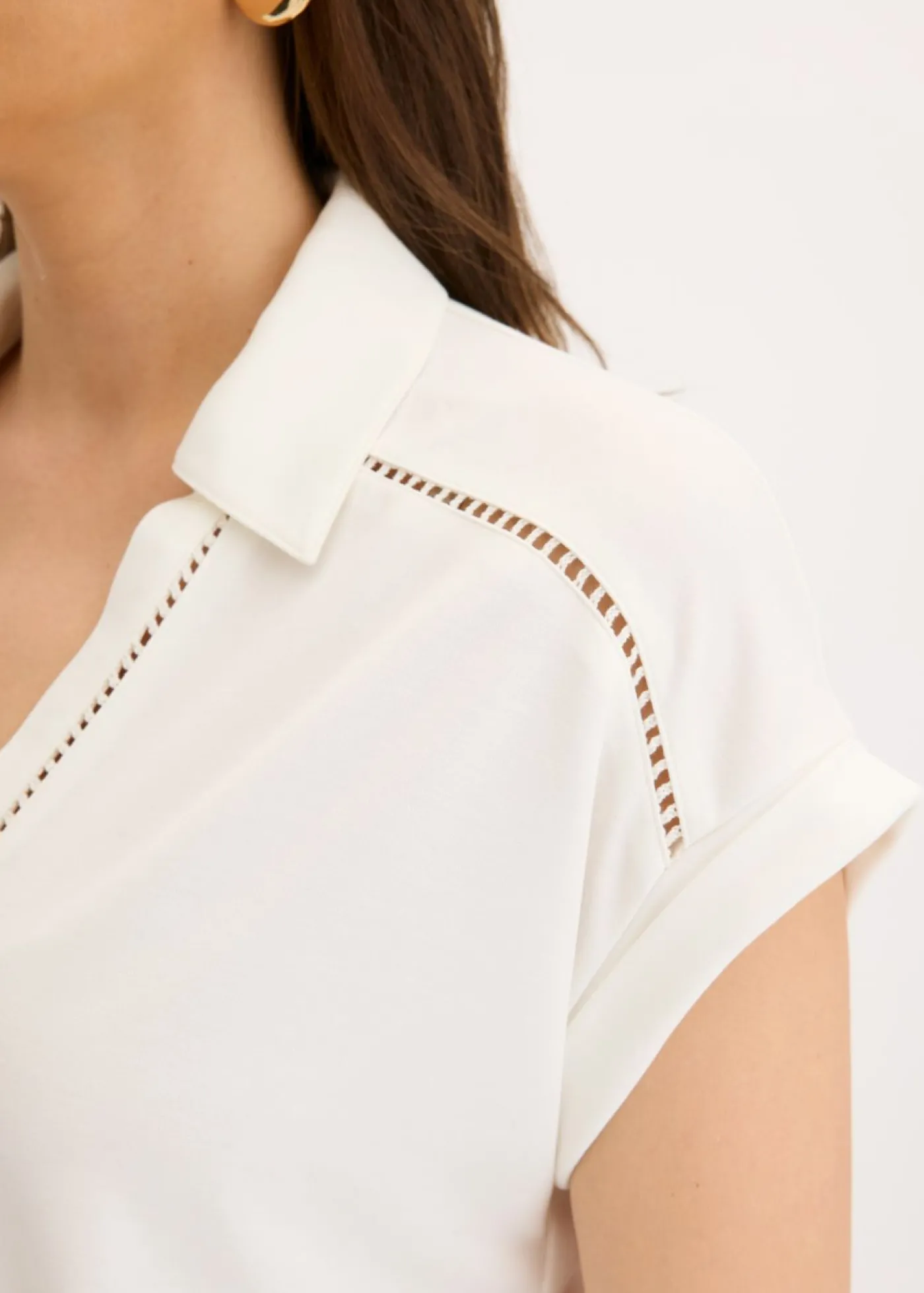 bonprix bonprix Polo de piqué de viscosa con inserto de encaje Blanco lana Online