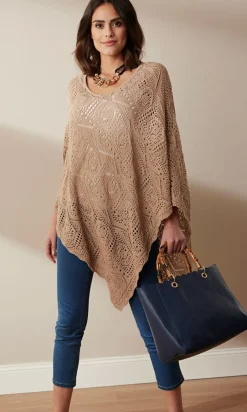 bonprix bonprix Poncho con aspecto de ganchillo Beige almendra Clearance