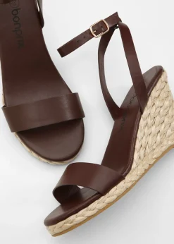 bonprix bonprix Sandalias de cuña Marrón tierra Discount