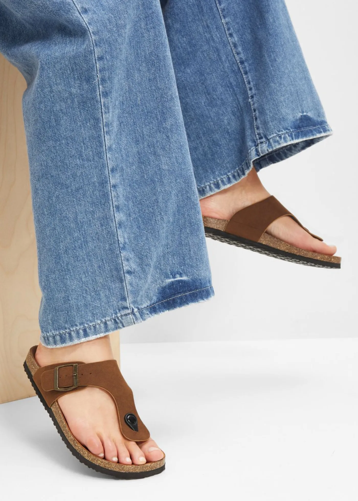 bonprix bonprix Sandalias de dedo marrón