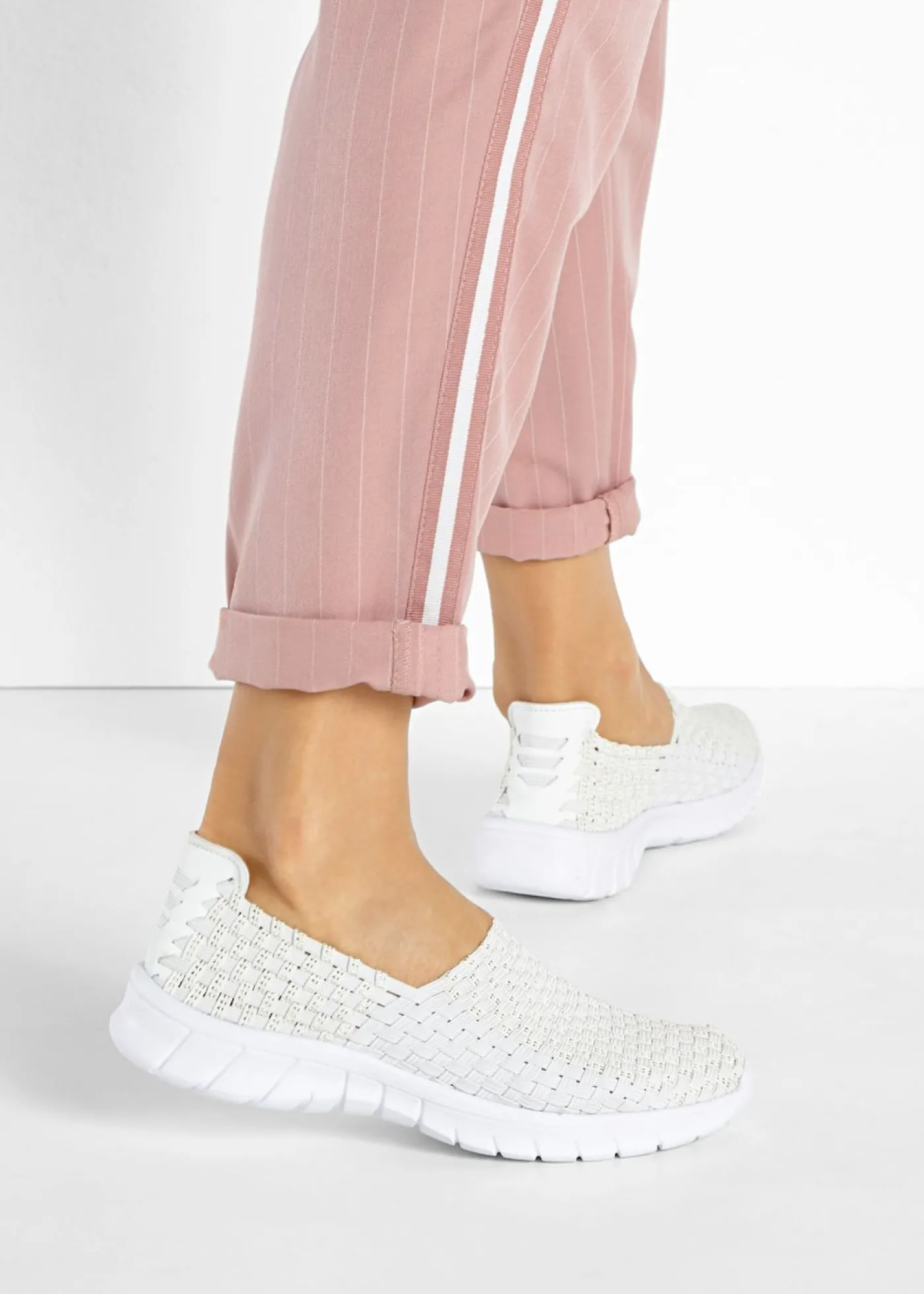 bonprix bonprix Slippers cómodos con suela flexible Blanco Outlet