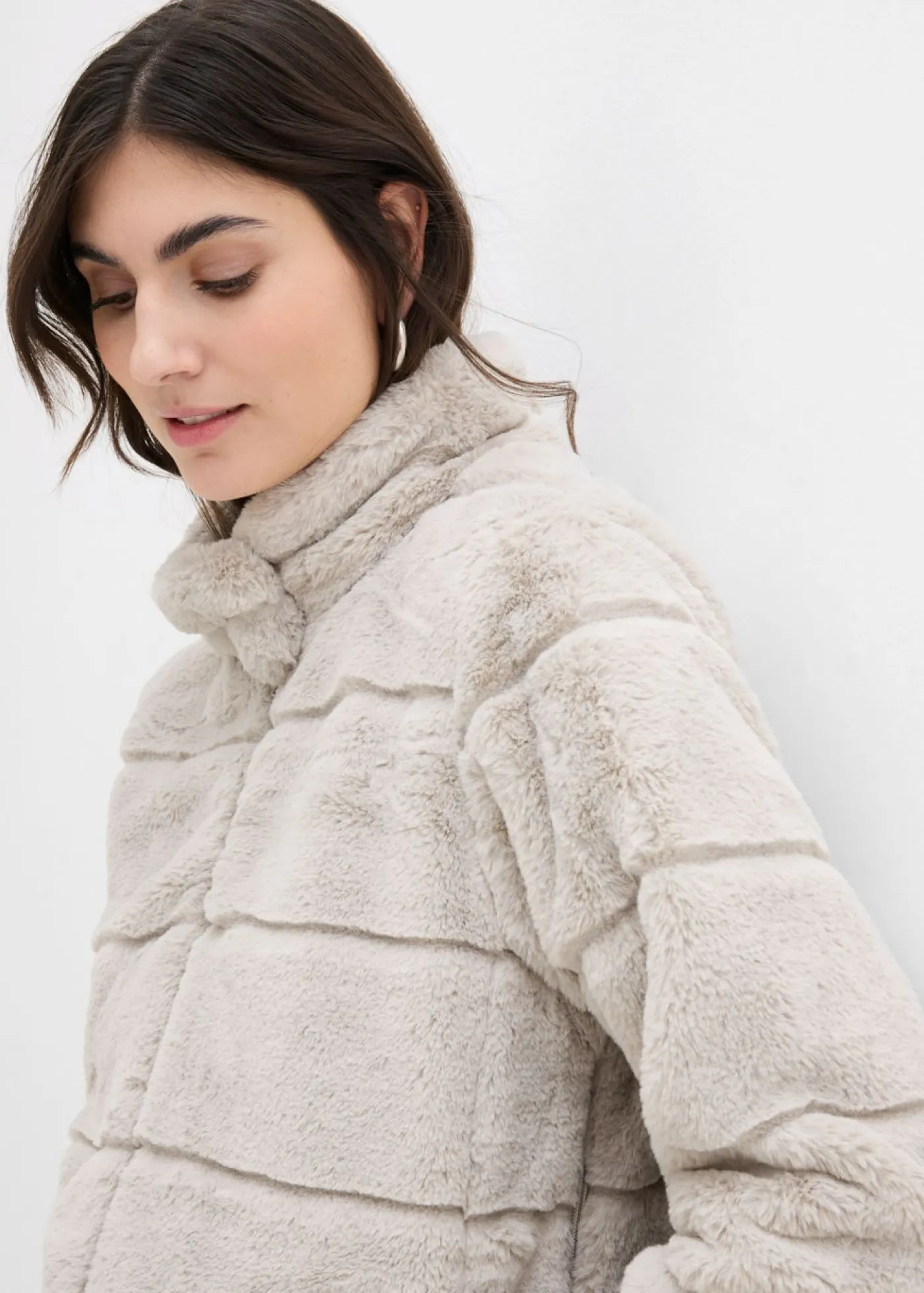 bonprix bonprix Suave chaqueta de pelo para durante y después del embarazo Gris claro Discount
