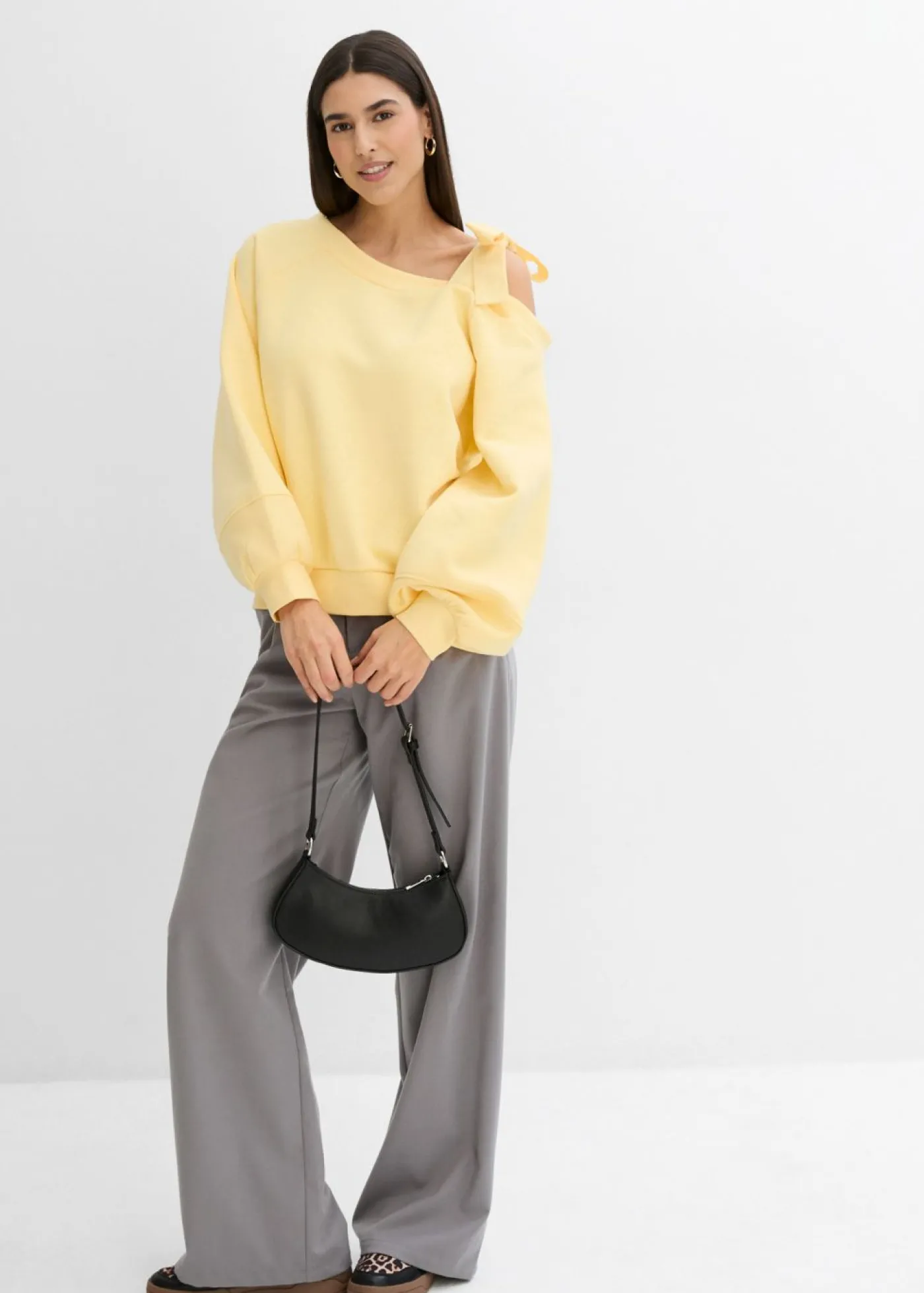 bonprix bonprix Sudadera ancha con un hombro al descubierto Amarillo claro Hot