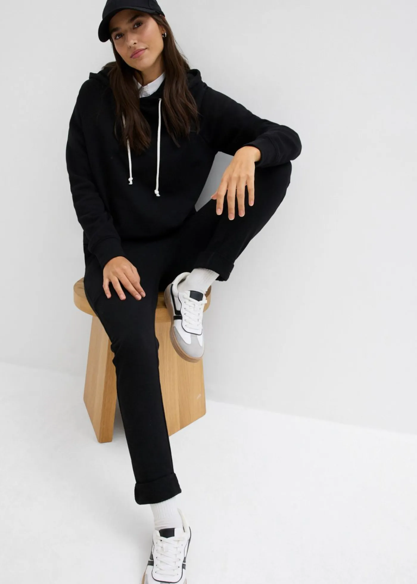 bonprix bonprix Sudadera con capucha Negro Clearance