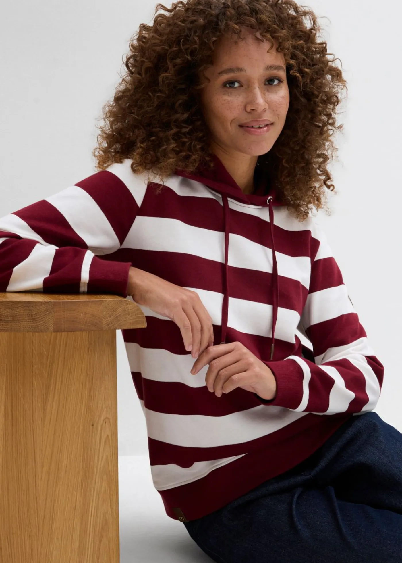bonprix bonprix Sudadera con capucha de algodón puro Rojo rubí/blanco lana de rayas Discount