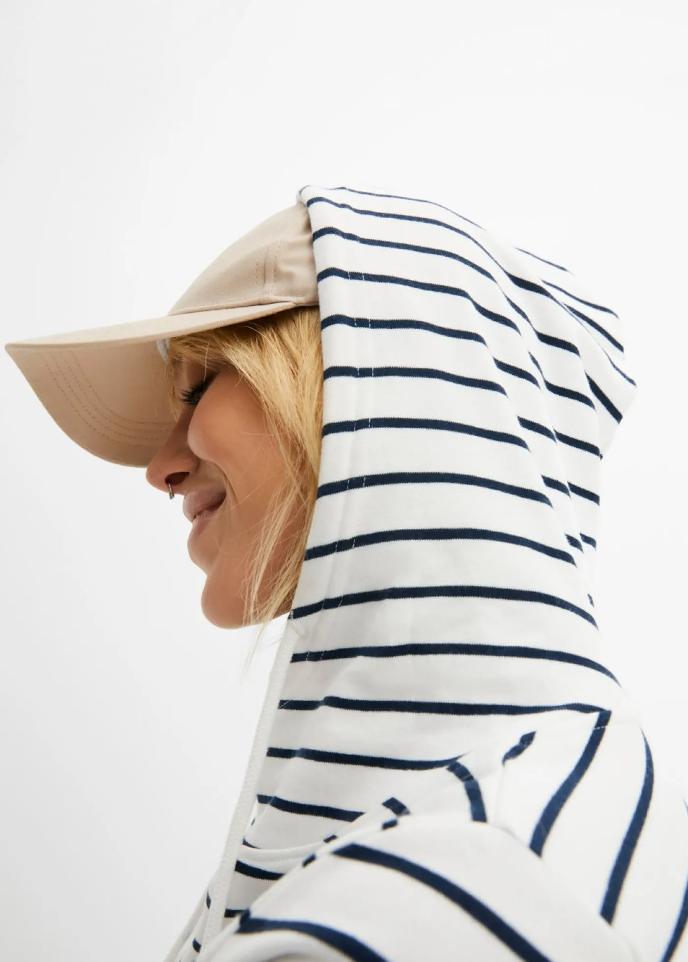 bonprix bonprix Sudadera con capucha de mezcla de algodón blanco-azul marino a rayas Sale