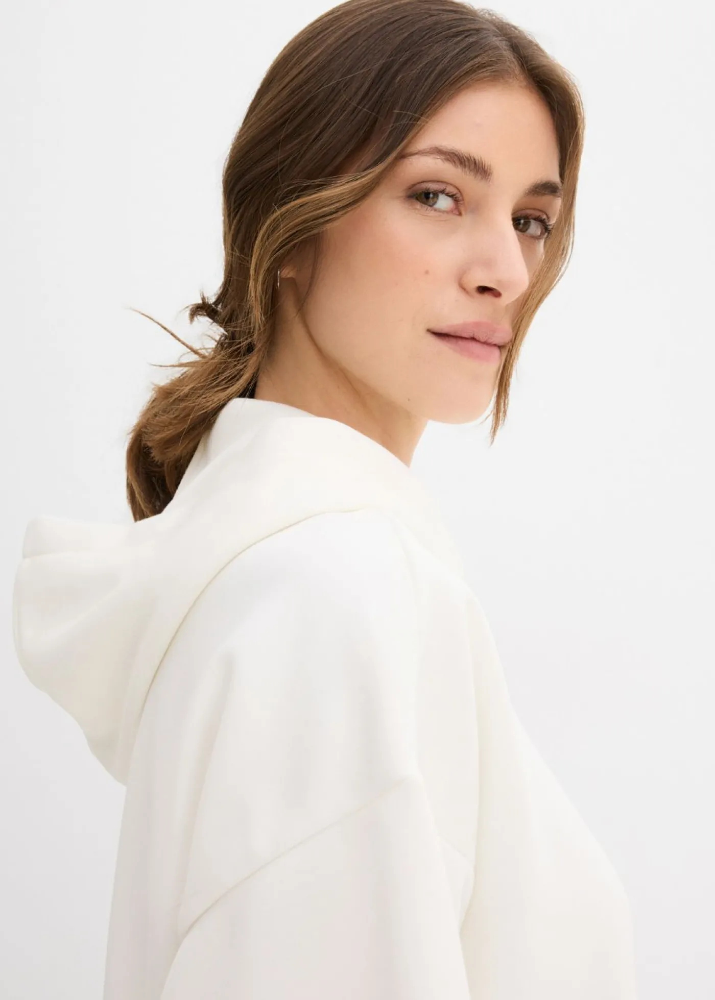 bonprix bonprix Sudadera con capucha de mezcla de viscosa ligeramente brillante Blanco lana Outlet