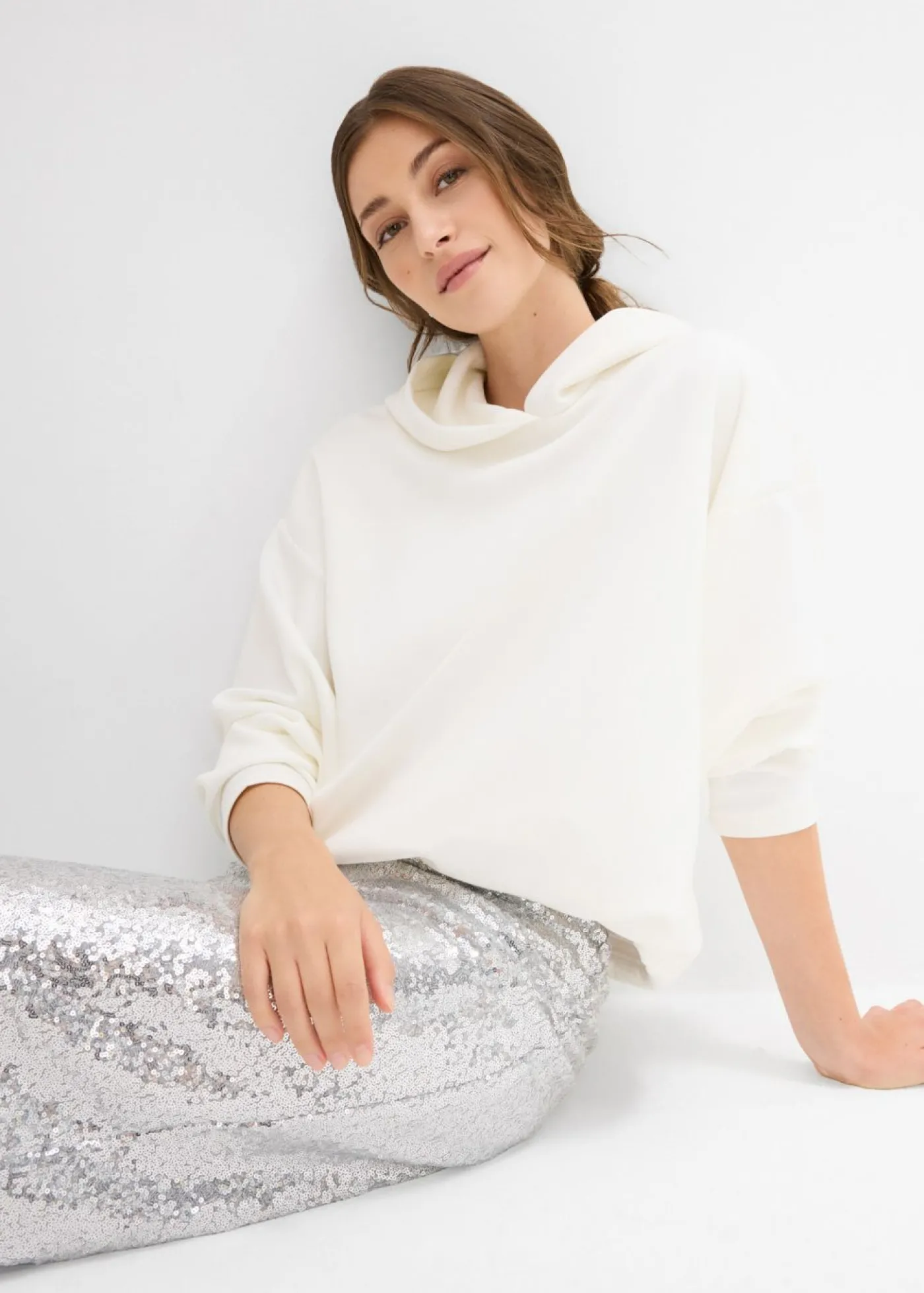 bonprix bonprix Sudadera con capucha de mezcla de viscosa ligeramente brillante Blanco lana Outlet