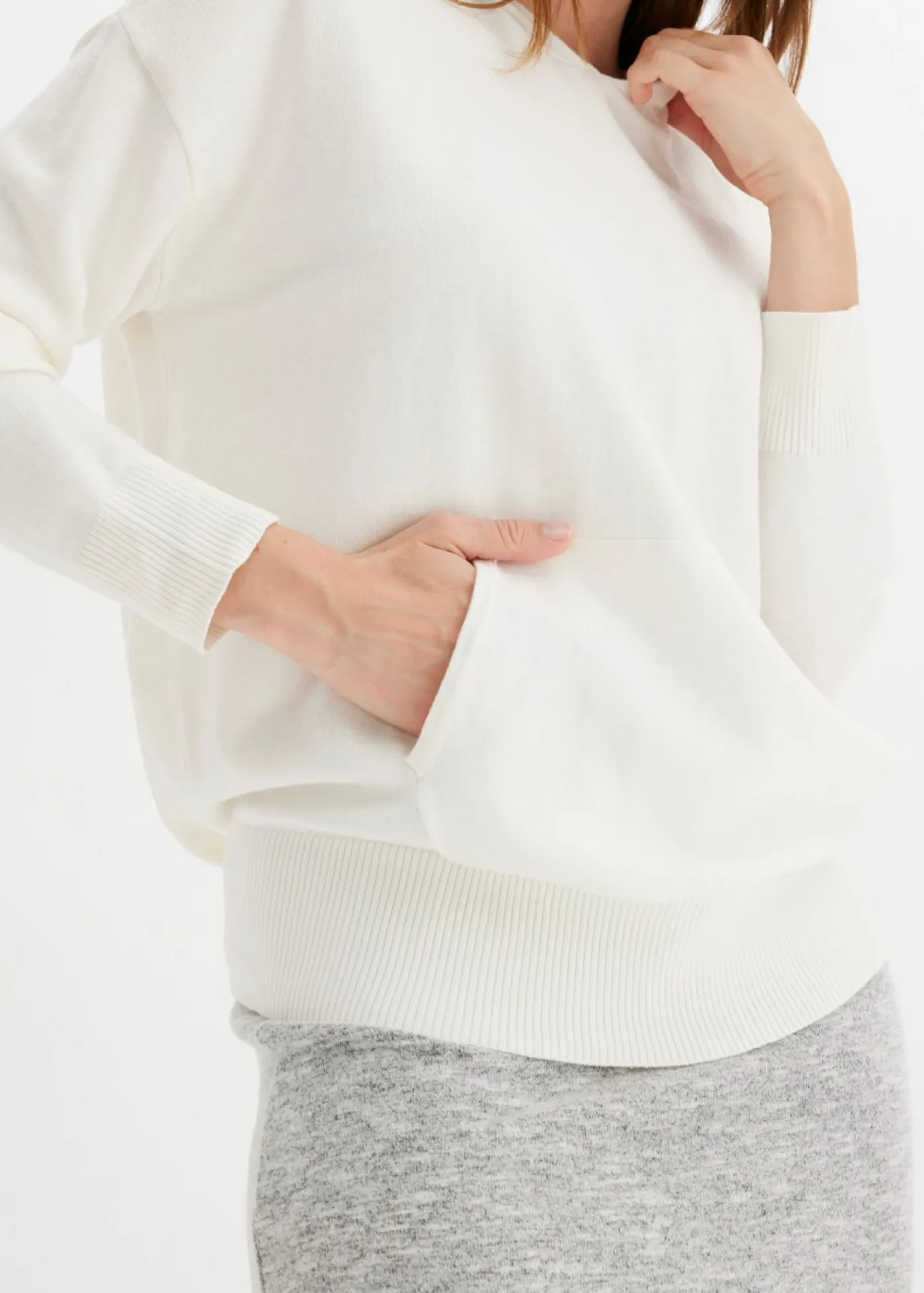 bonprix bonprix Sudadera con capucha de punto y bolsillo canguro en mezcla de viscosa Blanco lana Clearance
