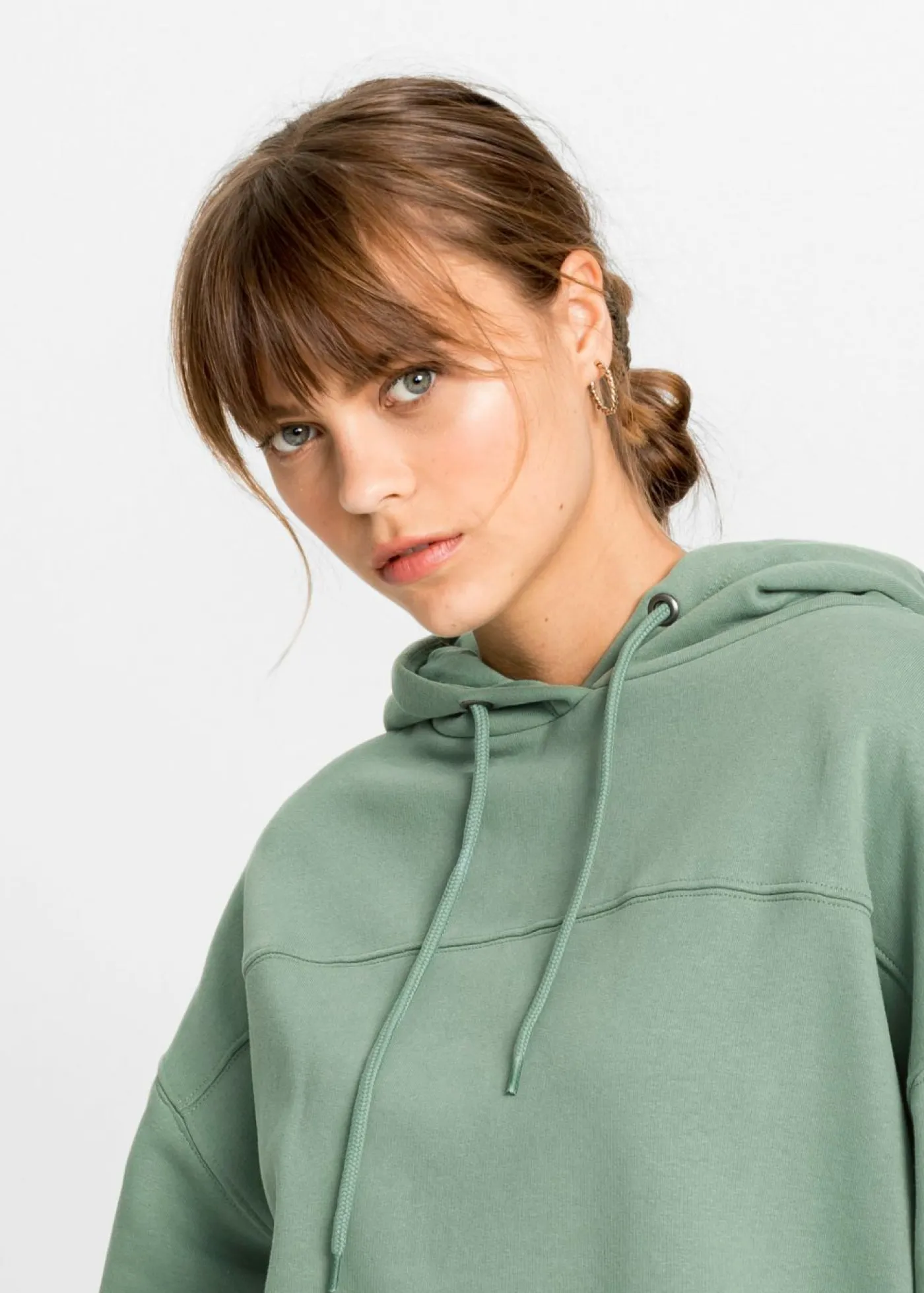 bonprix bonprix Sudadera con capucha oversize en mezcla de algodón suave verde ahumado Hot