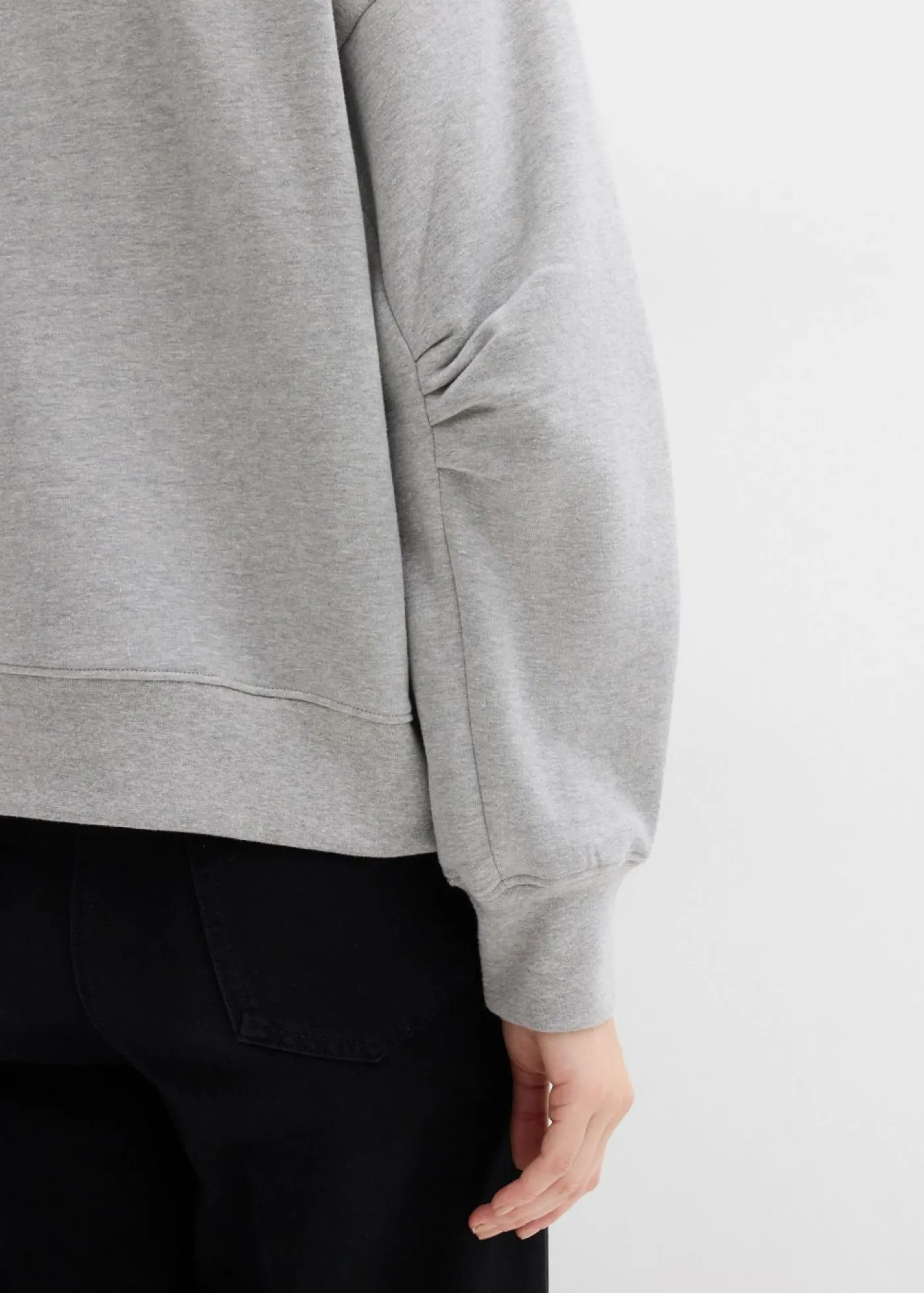 bonprix bonprix Sudadera de algodón orgánico con cuello ancho de canalé gris claro jaspeado moteado Hot