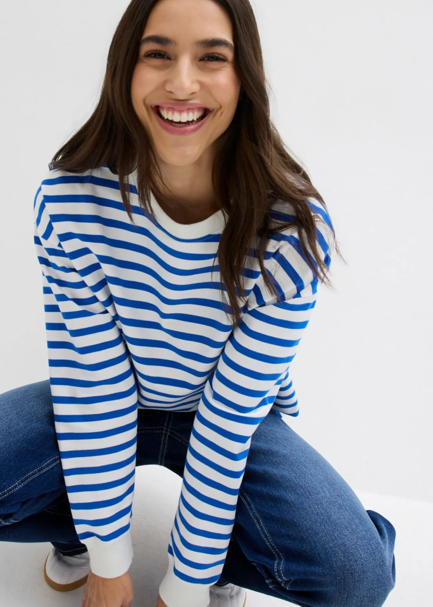 bonprix bonprix Sudadera de algodón orgánico con manga larga y diseño de rayas beige-azul ártico con rayas Online