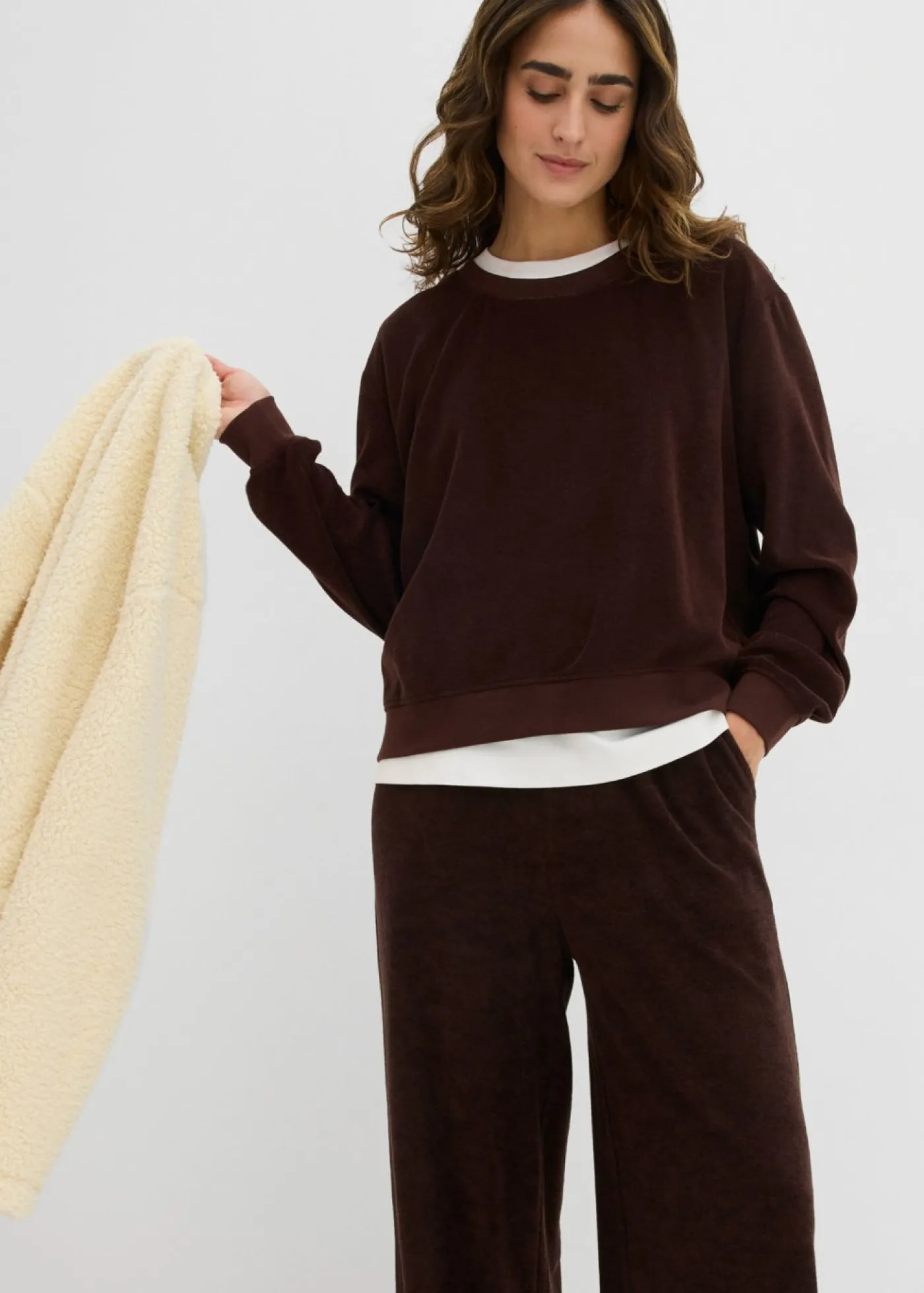 bonprix bonprix Sudadera de felpa suave Marrón oscuro