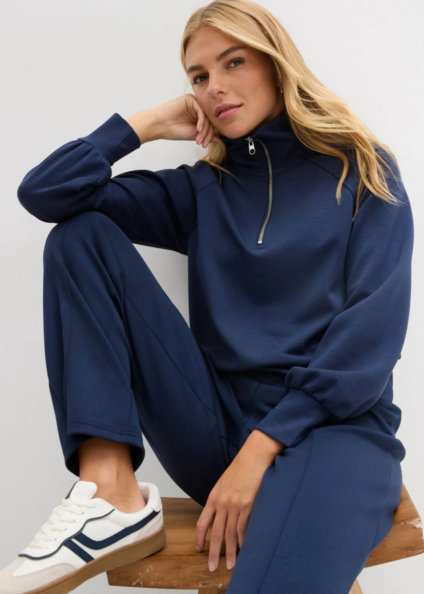 bonprix bonprix Sudadera de neopreno suave Azul marino