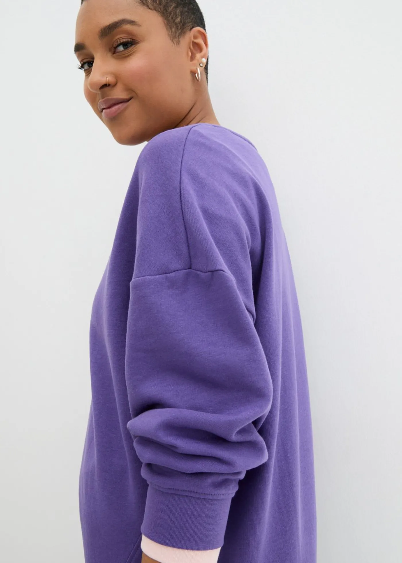 bonprix bonprix Sudadera holgada púrpura Online