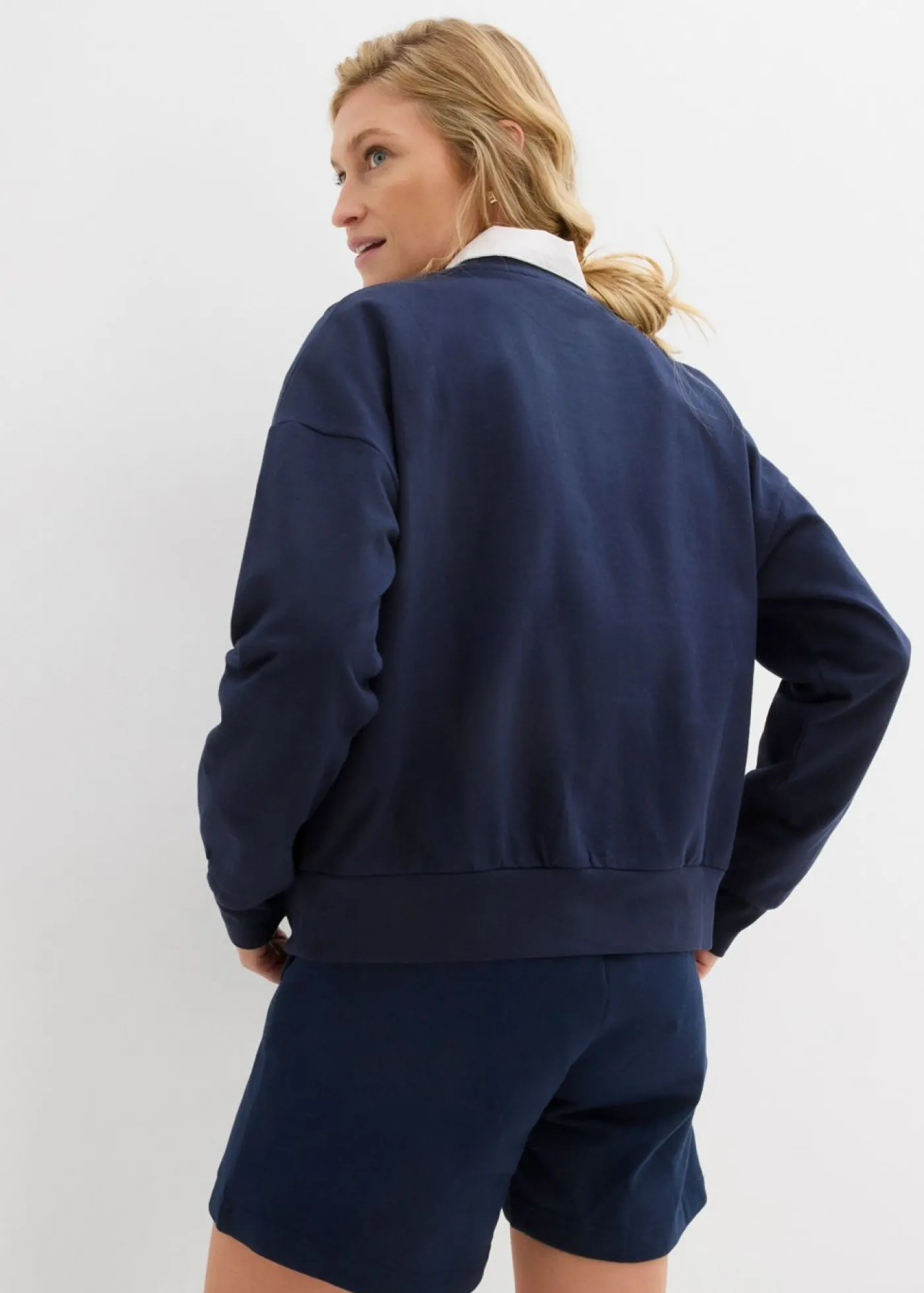 bonprix bonprix Sudadera holgada con bordado Azul marino Online