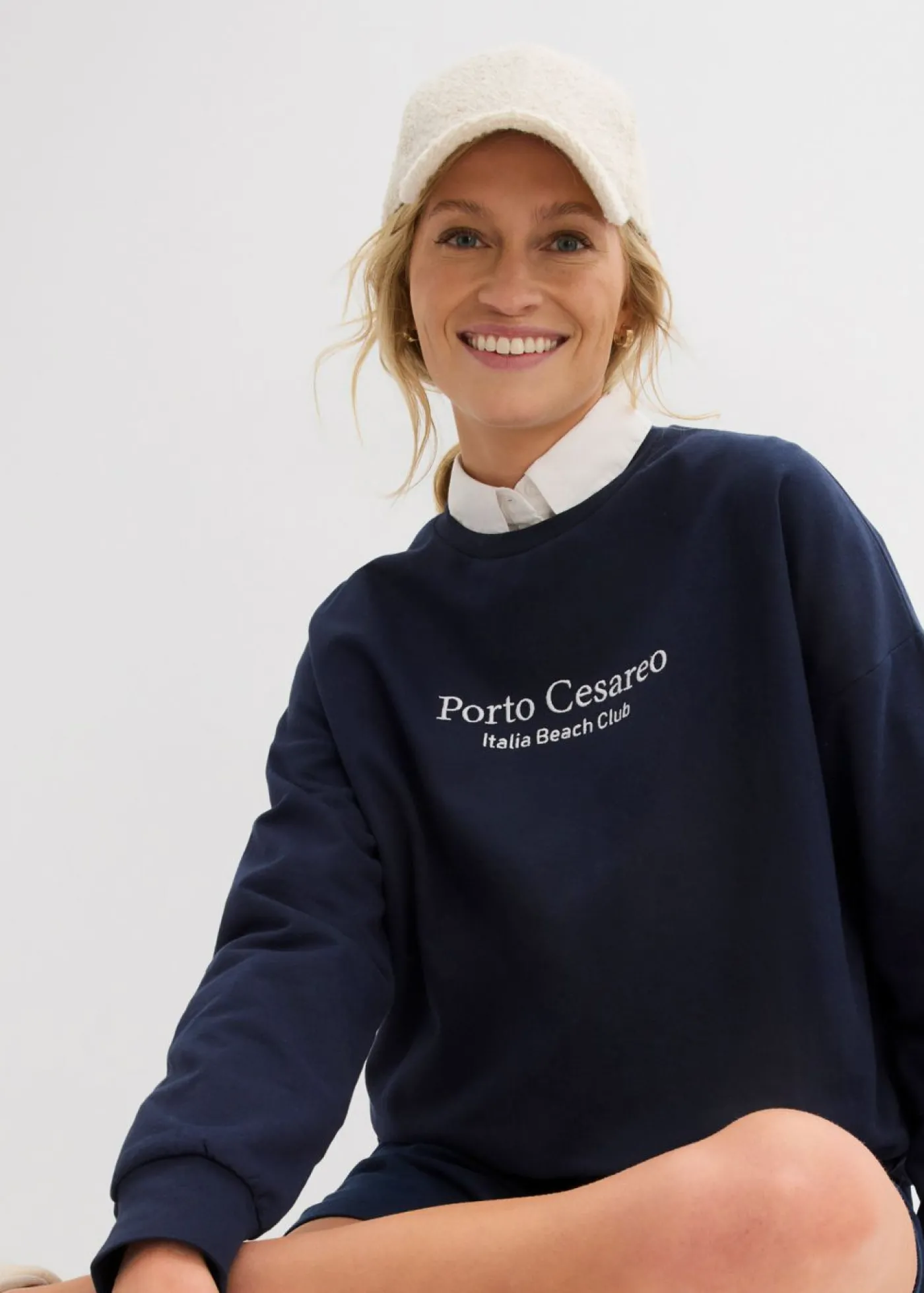 bonprix bonprix Sudadera holgada con bordado Azul marino Online