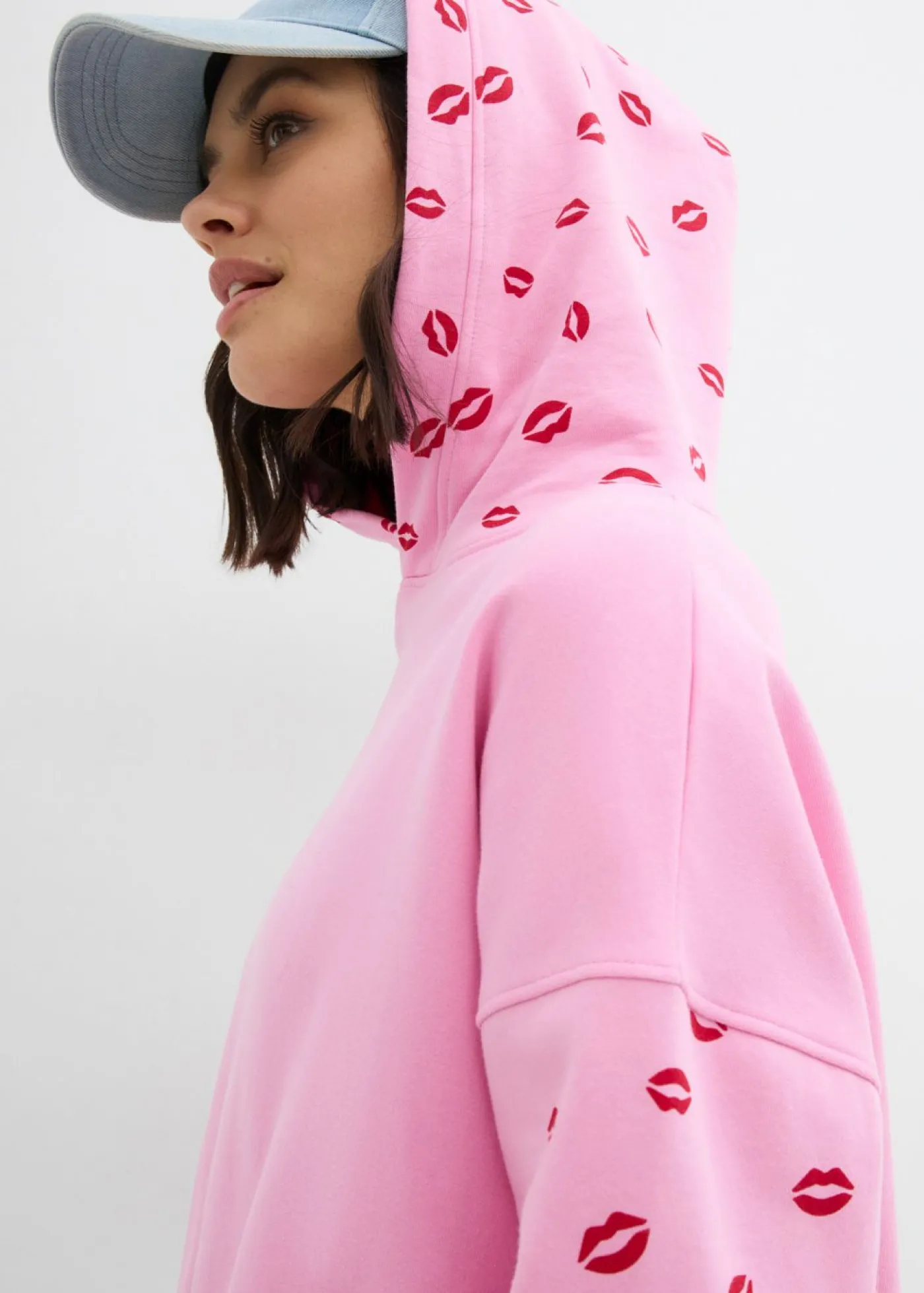 bonprix bonprix Sudadera holgada de algodón orgánico puro Rosa-rojo estampado Online
