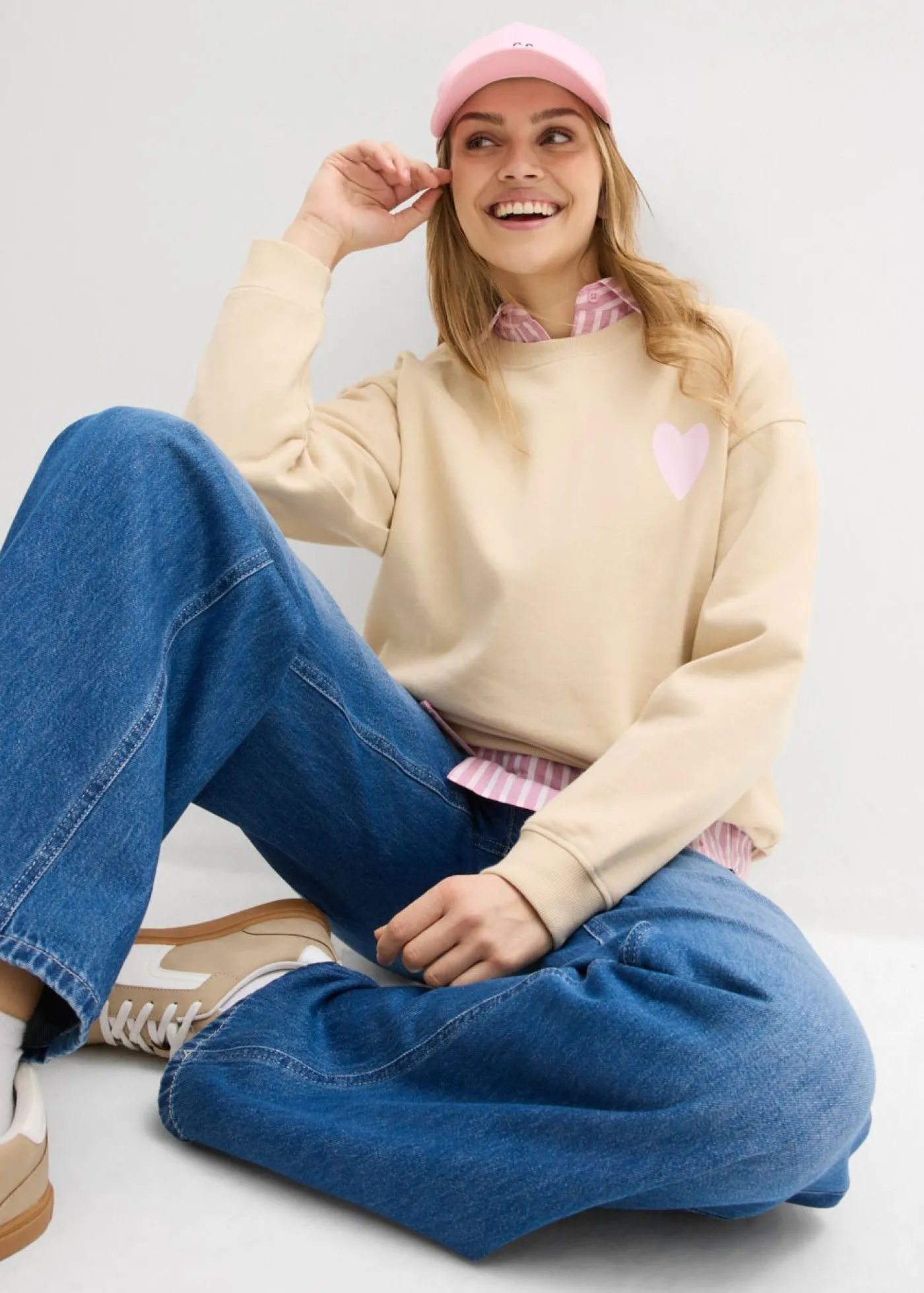 bonprix bonprix Sudadera holgada de algodón orgánico Arena claro/rosa cristal estampado Online