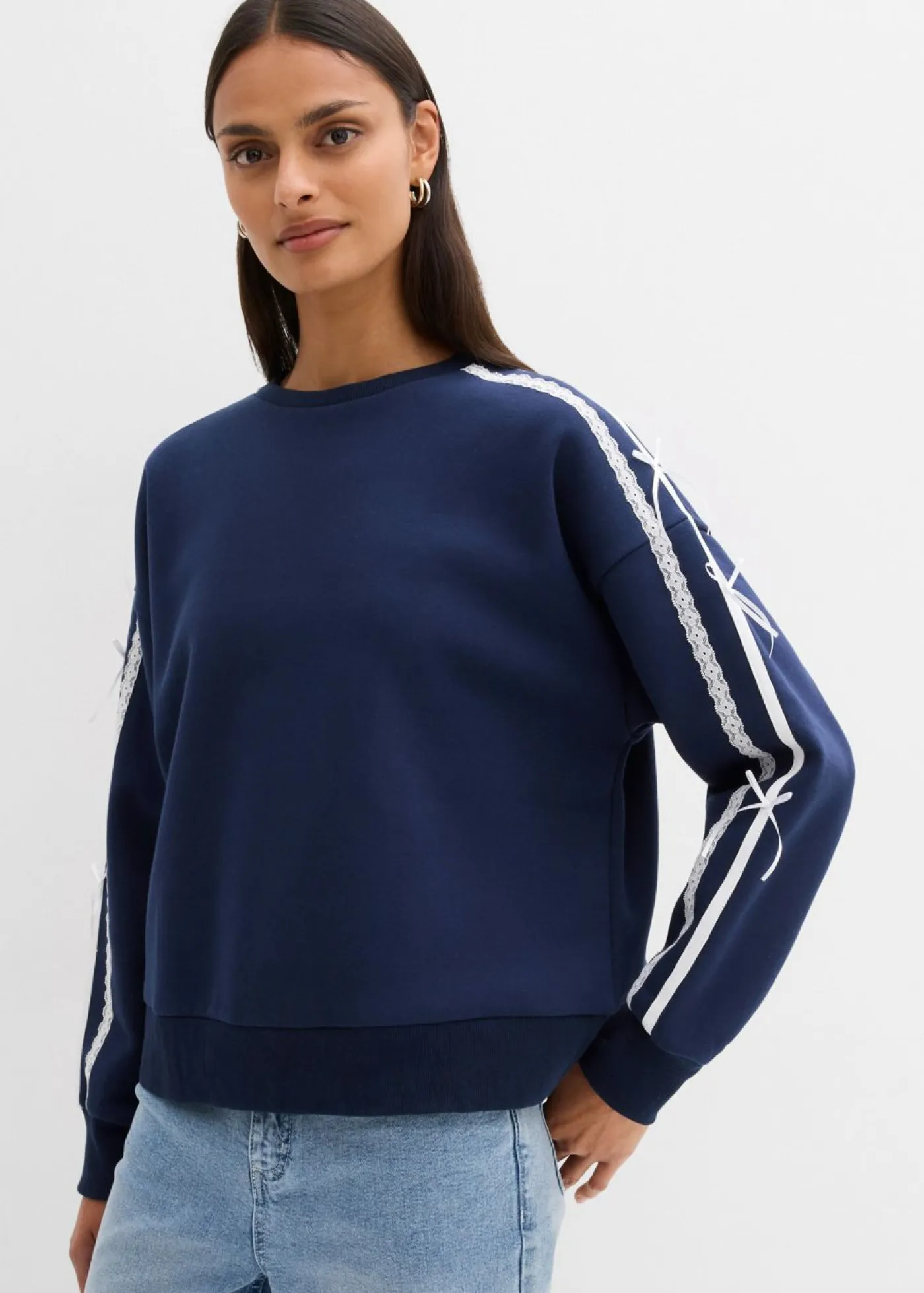bonprix bonprix Sudadera oversize en suave mezcla de algodón Azul marino + blanco lana