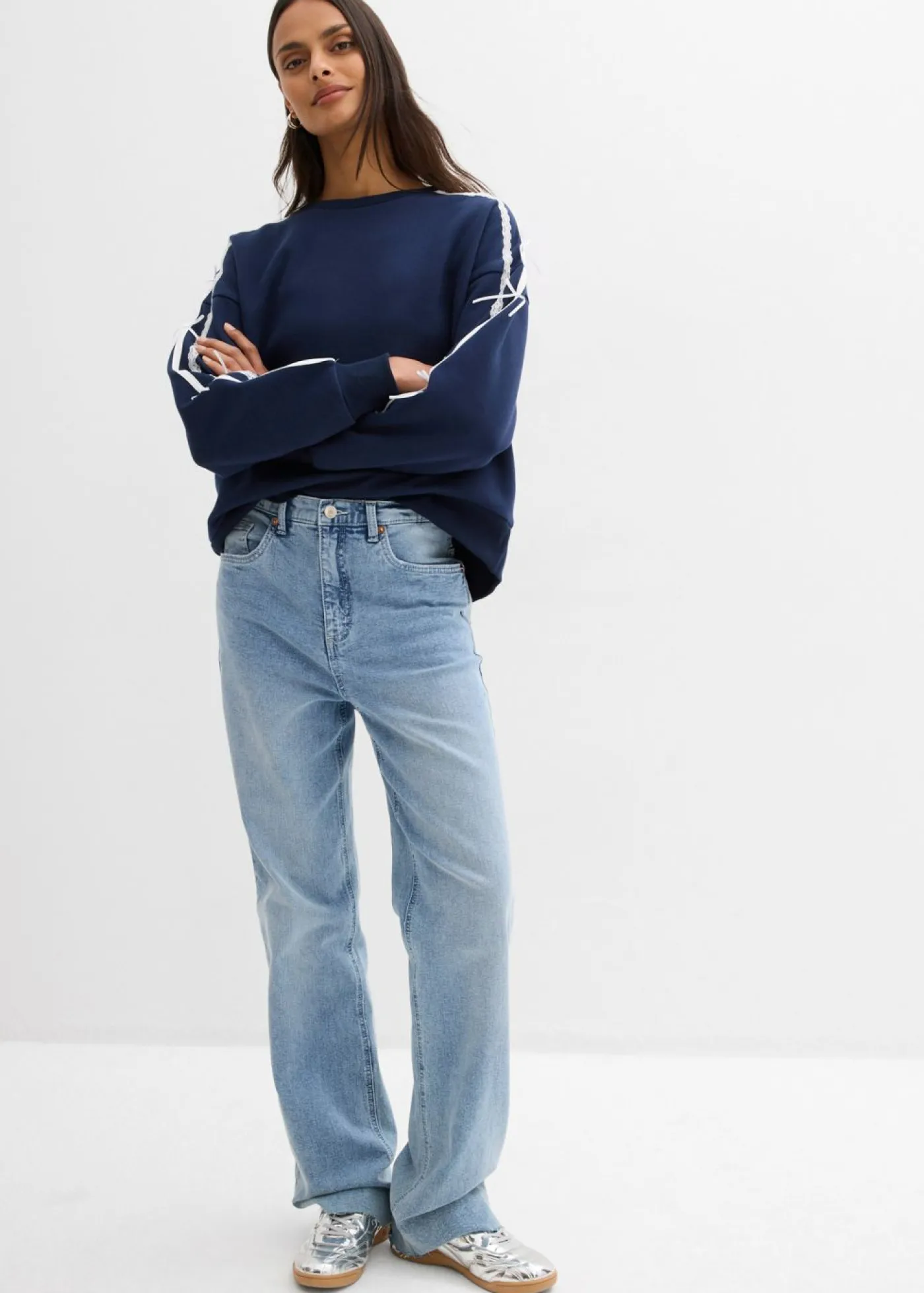 bonprix bonprix Sudadera oversize en suave mezcla de algodón Azul marino + blanco lana