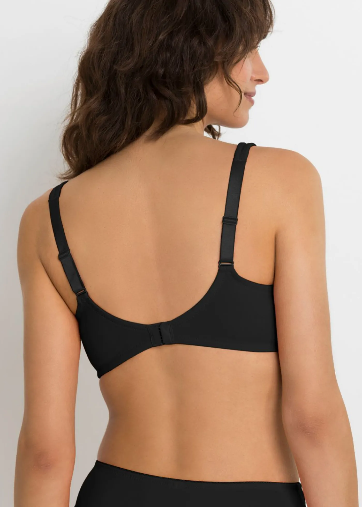 bonprix bonprix Sujetador de camiseta con tirantes acolchados Negro Hot