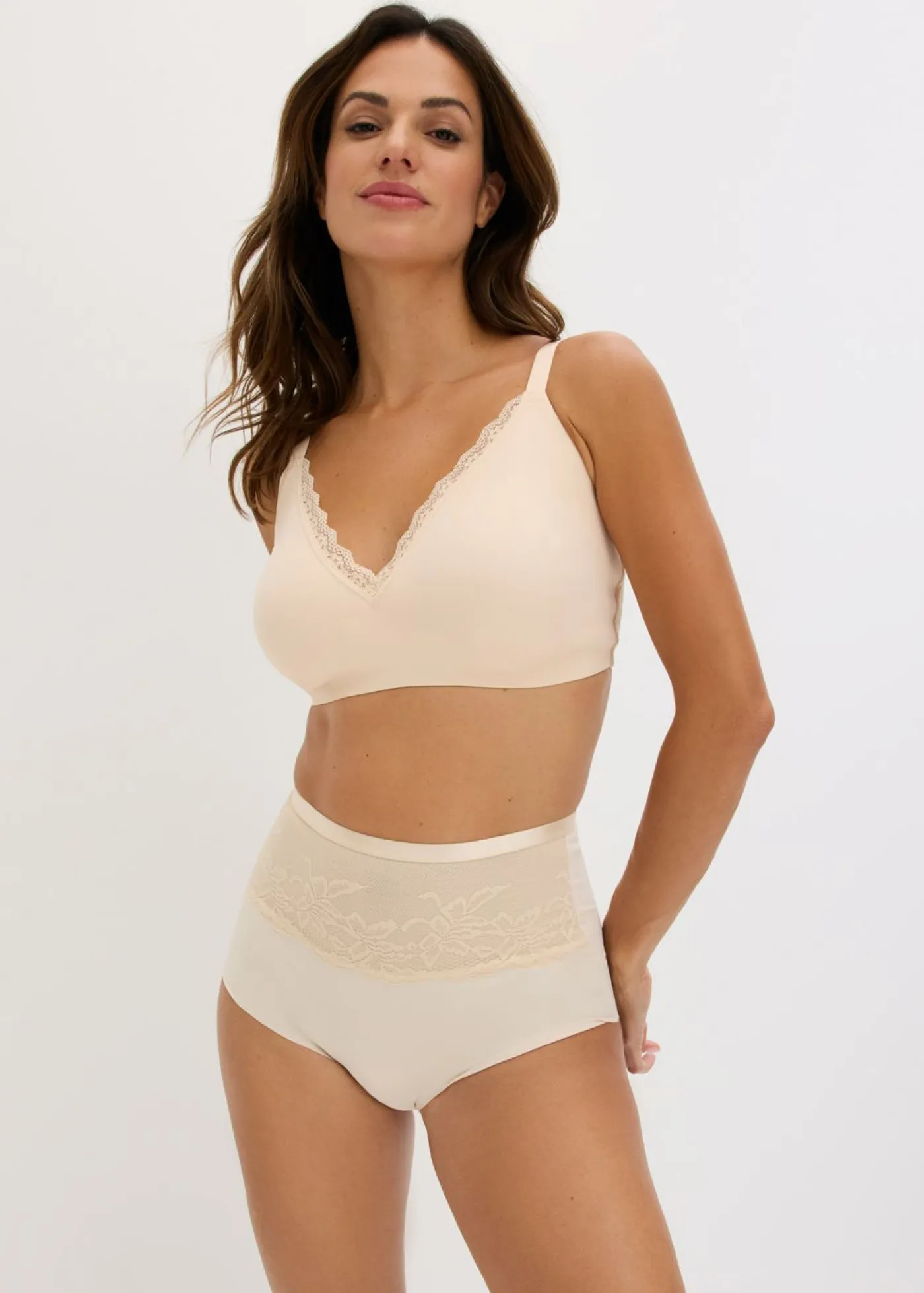 bonprix bonprix Sujetador Feel Comfort sin aros con corte láser y encaje beige perla Clearance