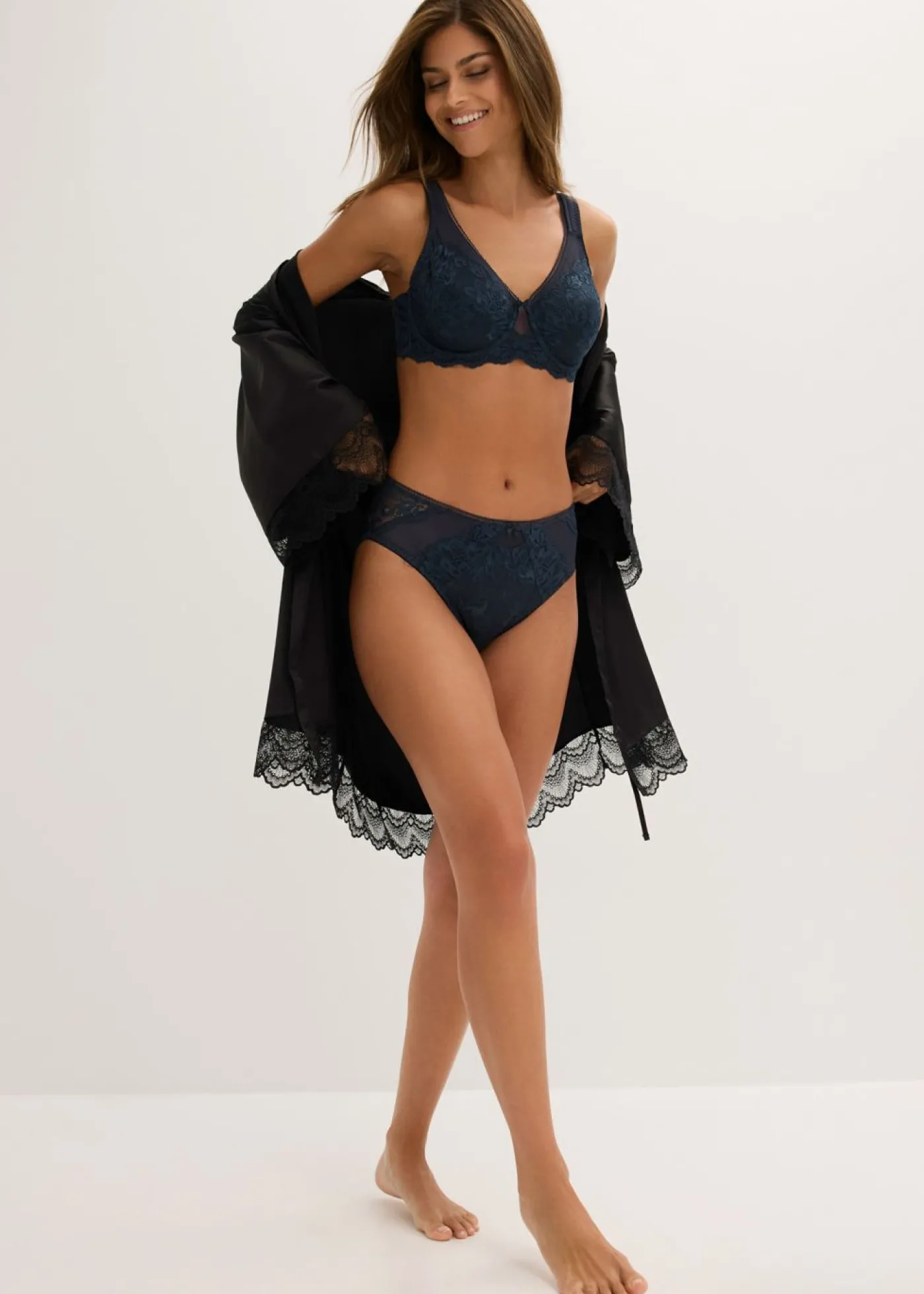 bonprix bonprix Sujetador reductor con tirantes acolchados Azul intenso Outlet
