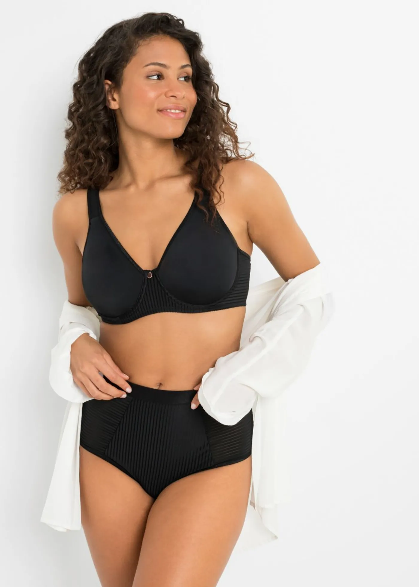 bonprix bonprix Sujetador reductor con tirantes acolchados Negro Outlet