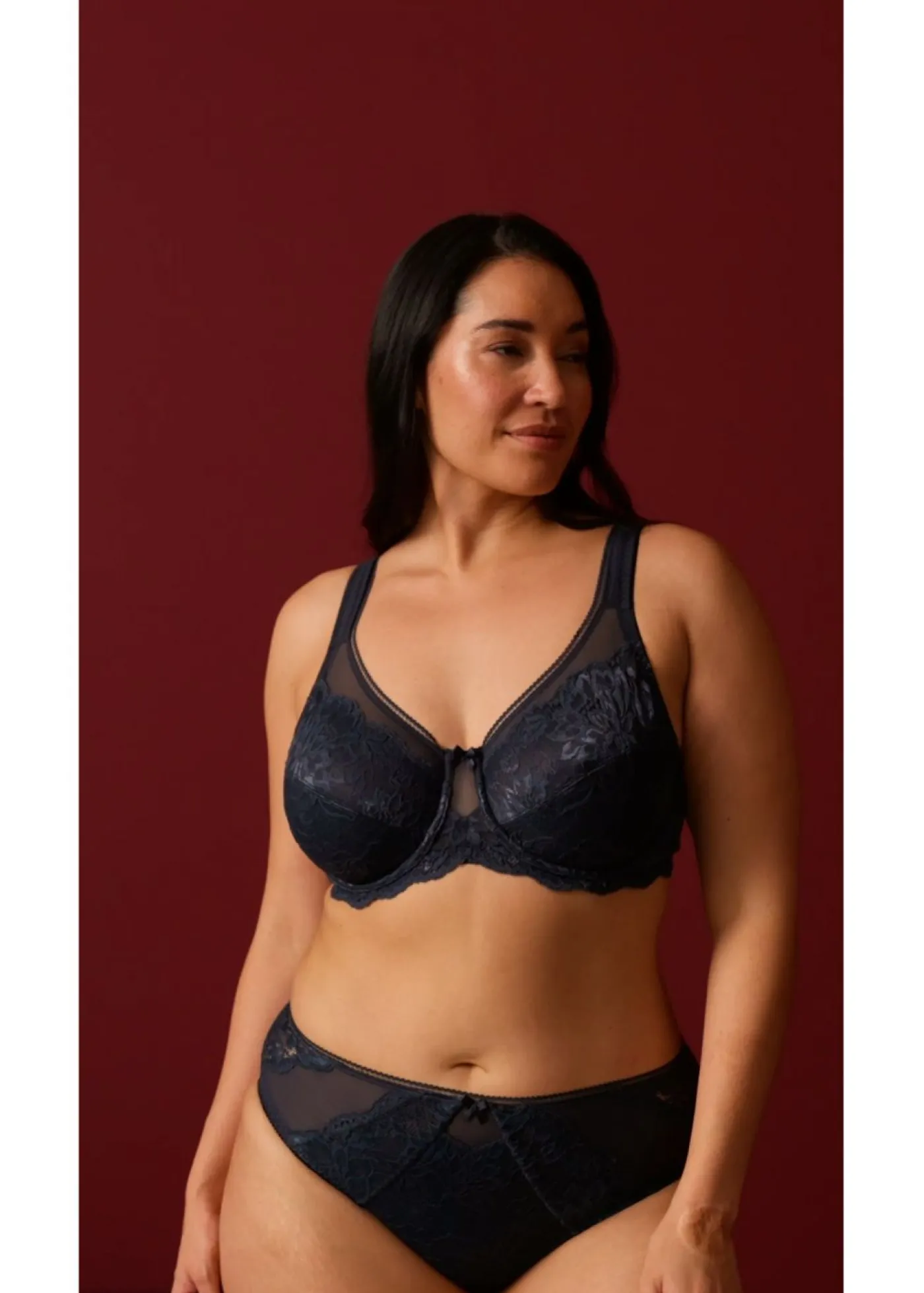 bonprix bonprix Sujetador reductor con tirantes acolchados Azul intenso Discount