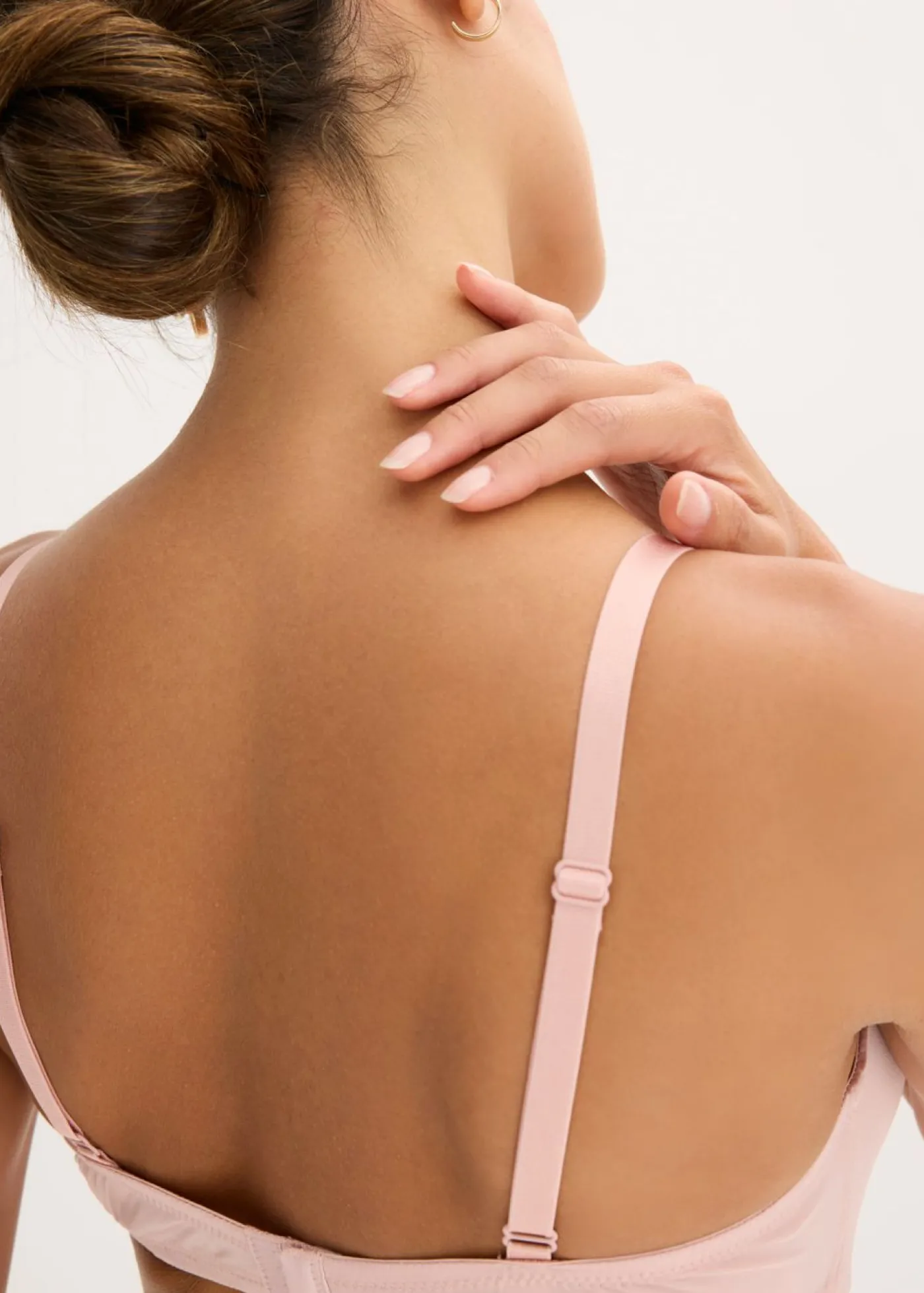 bonprix bonprix Sujetador sin aros de material brillante rosa pálido Clearance